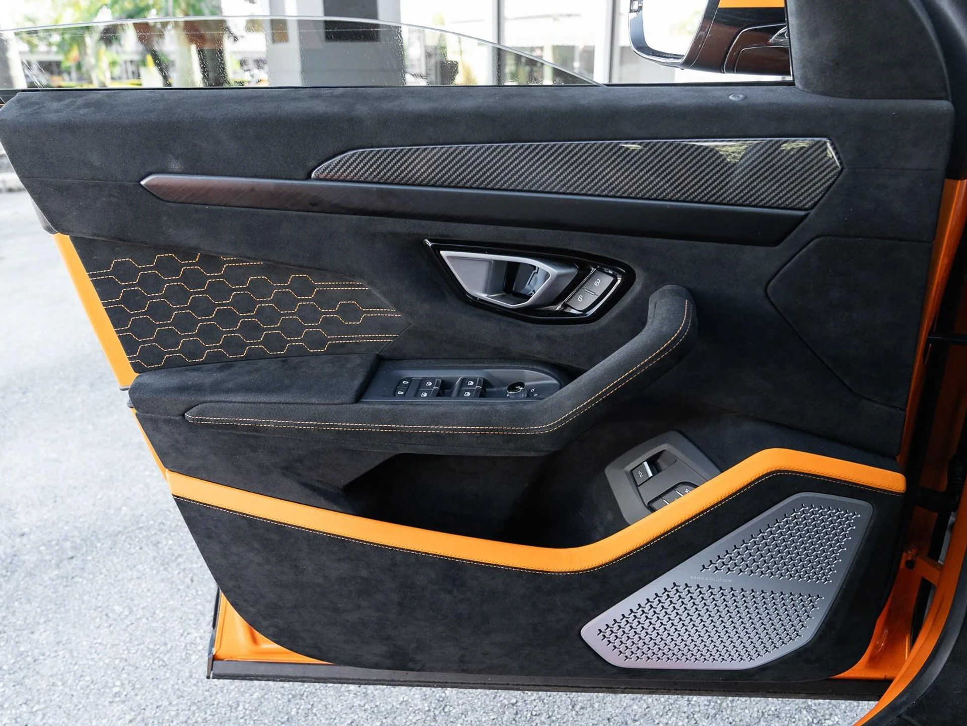 mph050_2452193422_Used_2023_Lamborghini_Urus_Performante_1763068048_34344d9816