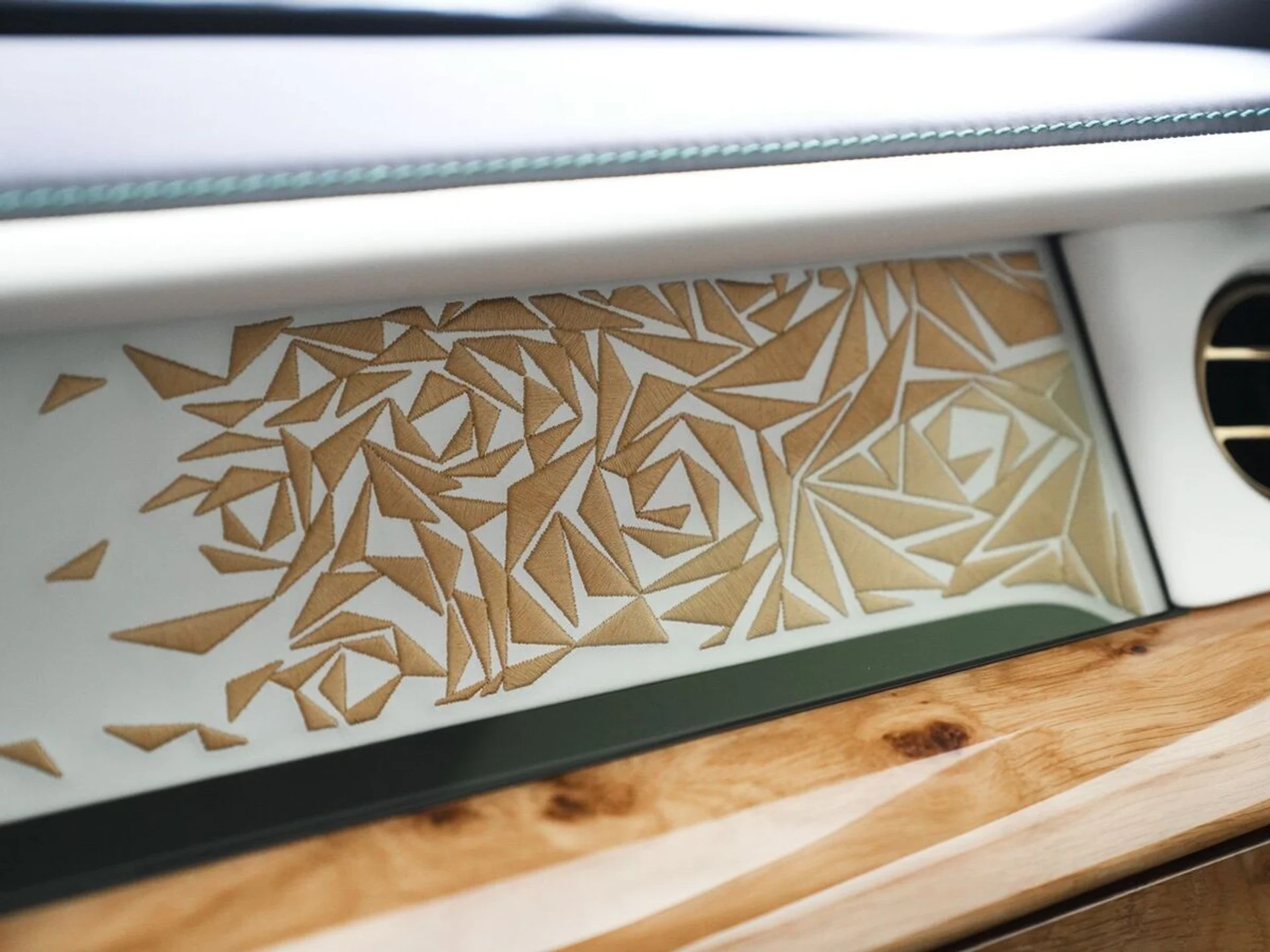 mph050_2455600959_ewxdgmyod2cbzz1l9obymqzye6vq_e885f806eb