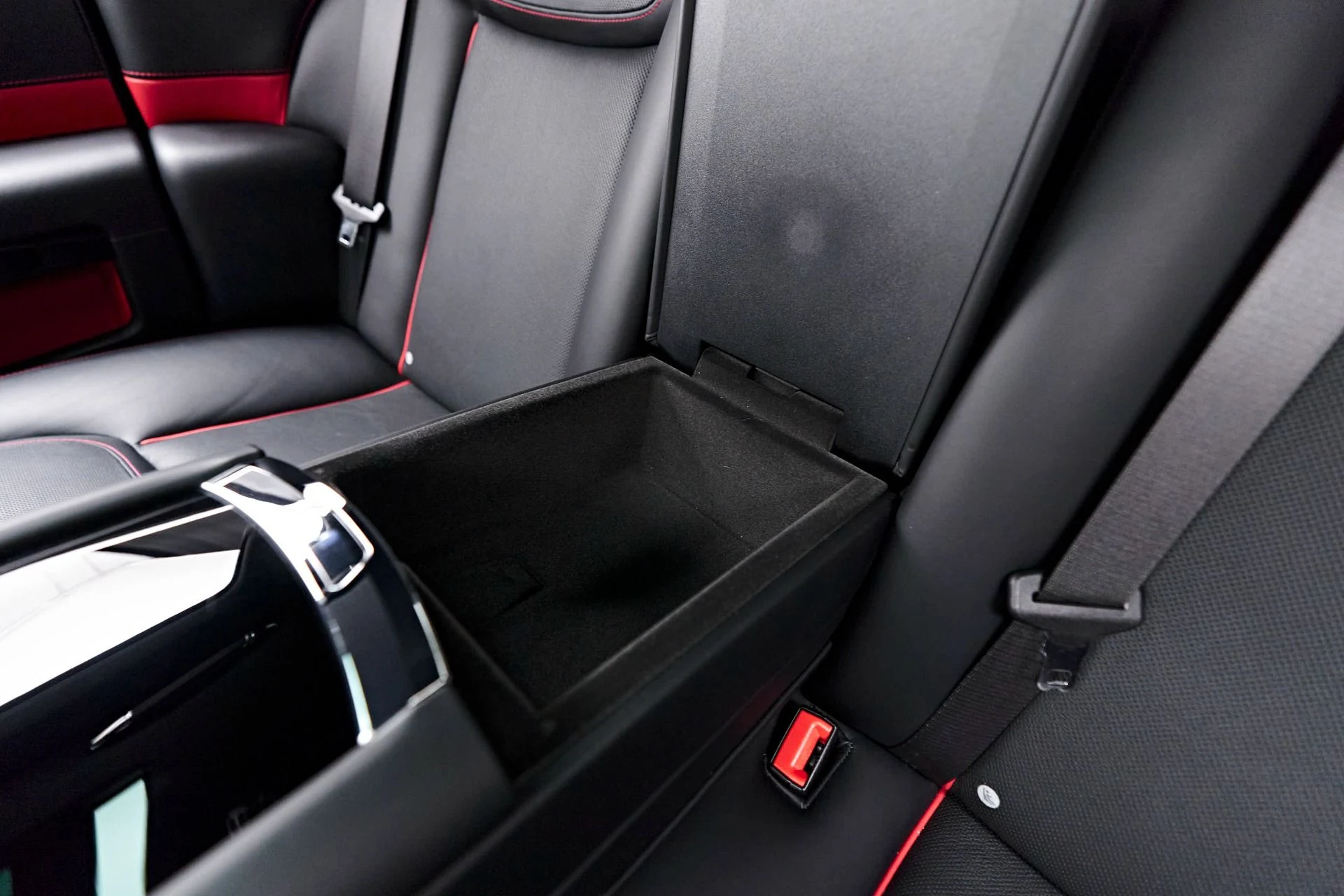 mph050_2461722294_Used_2019_Rolls_Royce_Ghost_Base_1713298107_84b2c35da5