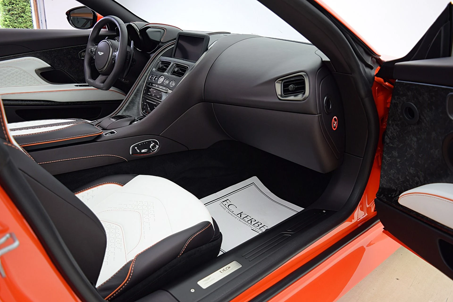 mph050_2494828489_Used_2023_Aston_Martin_DBS_Volante_682f3e7766