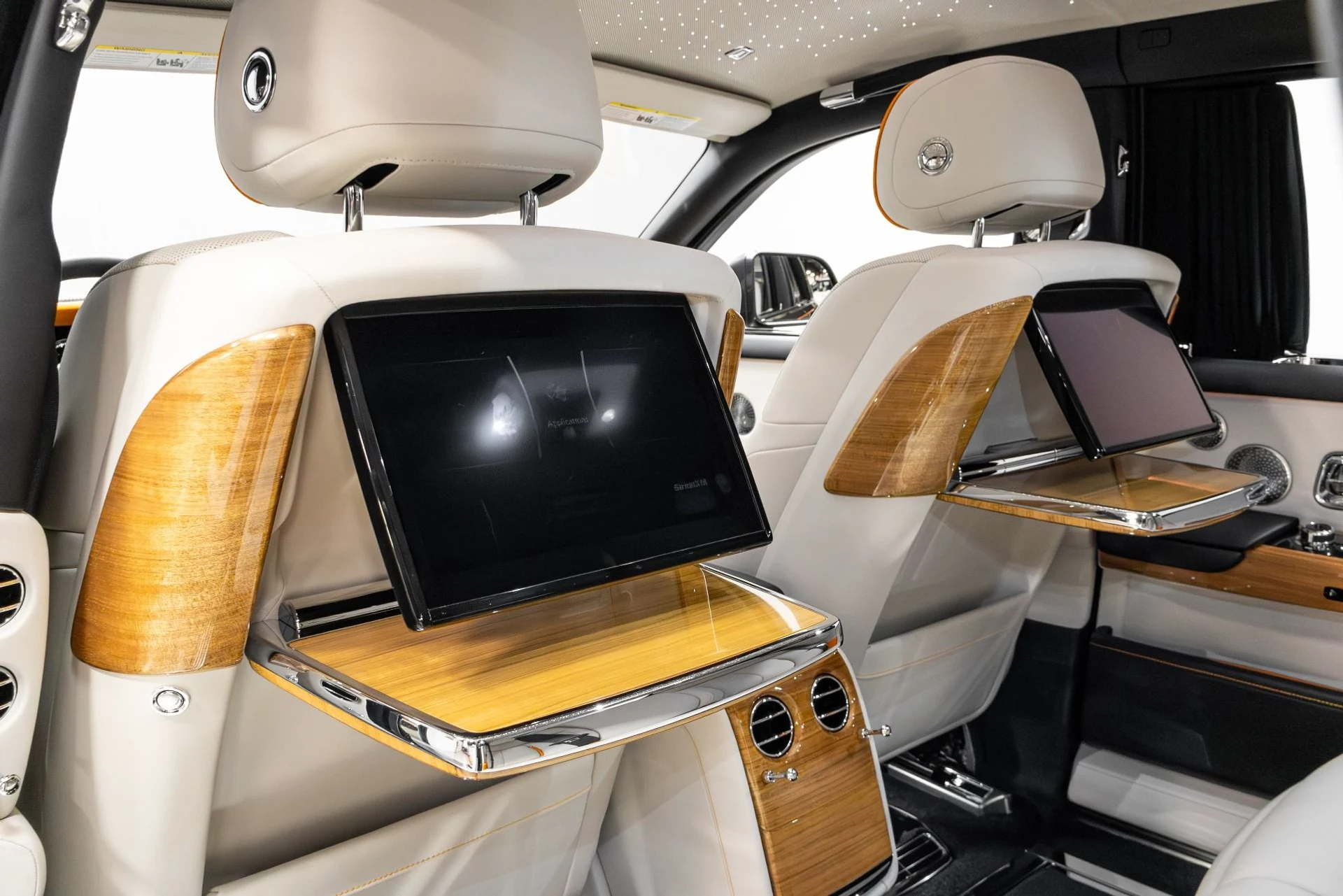 mph050_2519885914_Used_2019_Rolls_Royce_Phantom_1770350910_51c8885690