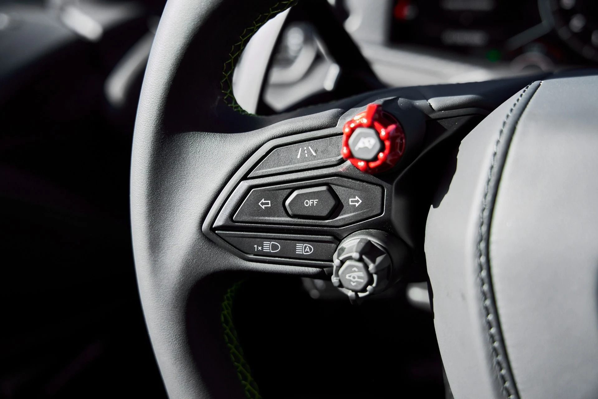 mph050_25328299_Used_2025_Lamborghini_Revuelto_1769824562_f17f660716