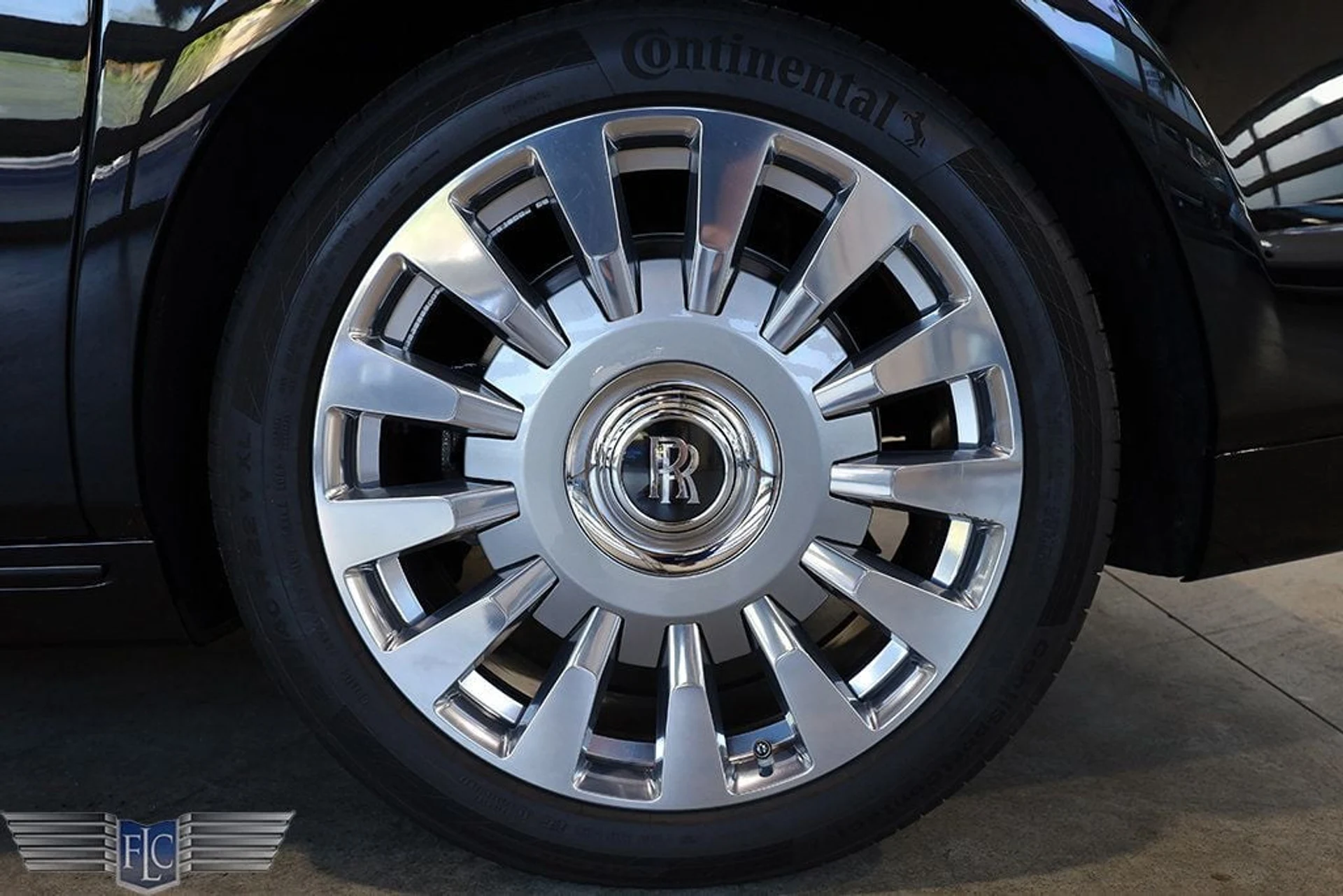 mph050_2538627662_used_2023_rolls_royce_phantom_extendedwheelbasesedan_9689_22919608_51_1024_098b14b6a6