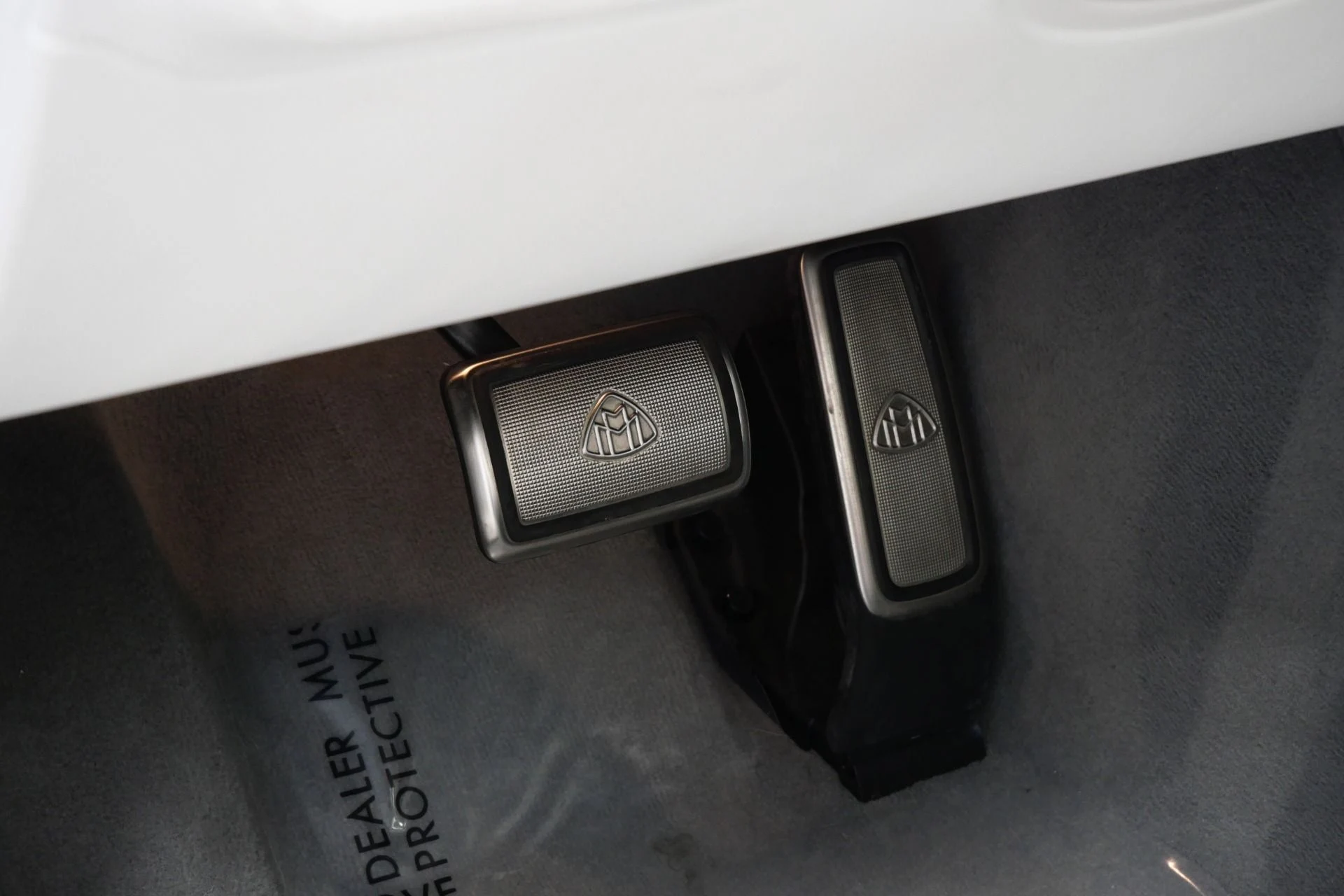 mph050_2552783121_Used_2024_Mercedes_Benz_Maybach_GLS_600_4_MATIC_Factory_Two_Tone_paint_Polished_Wheels_Loaded_1774374618_9b1d49384e