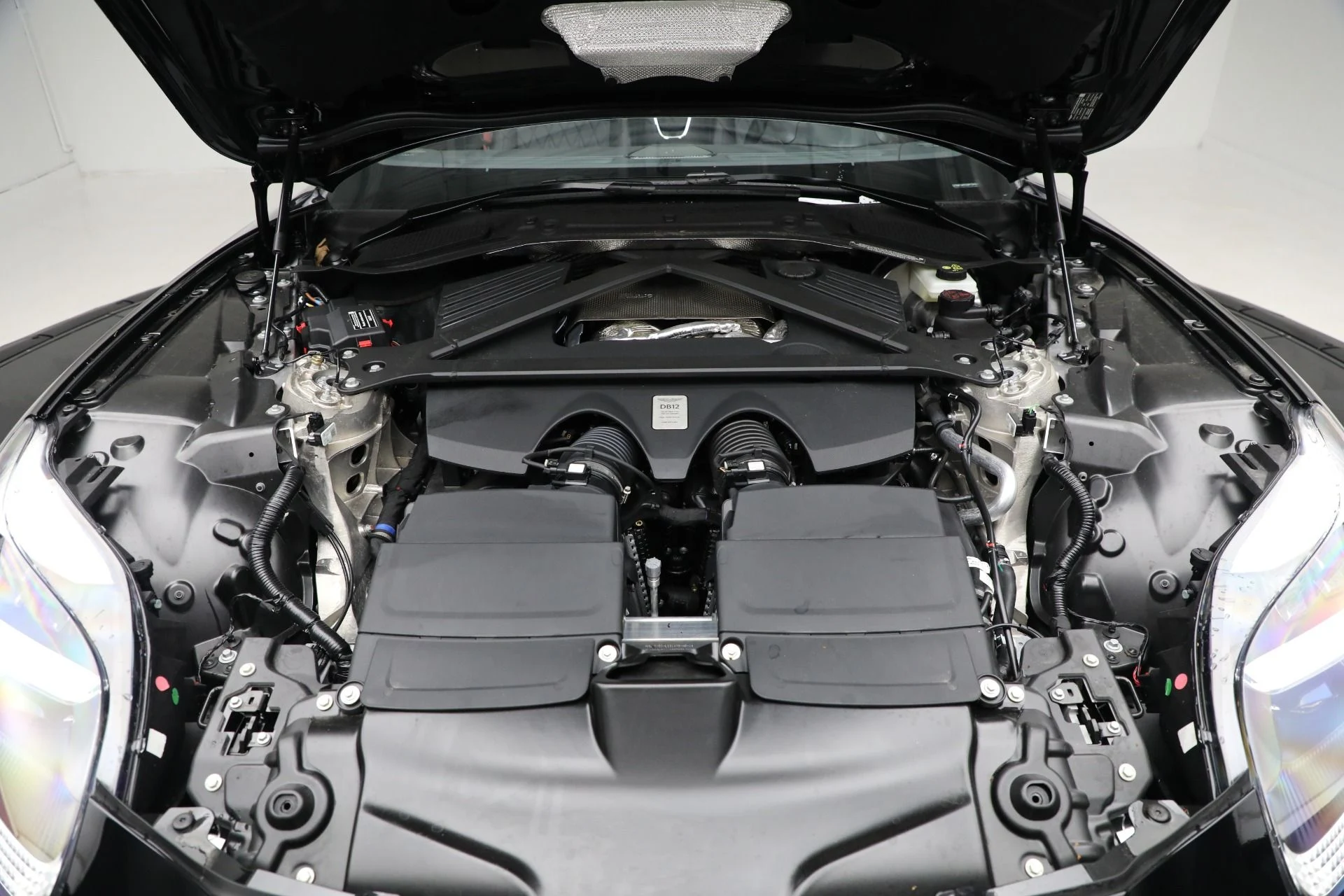 mph050_2554686331_New_2025_Aston_Martin_DB_12_Volante_8e06e7d9a2