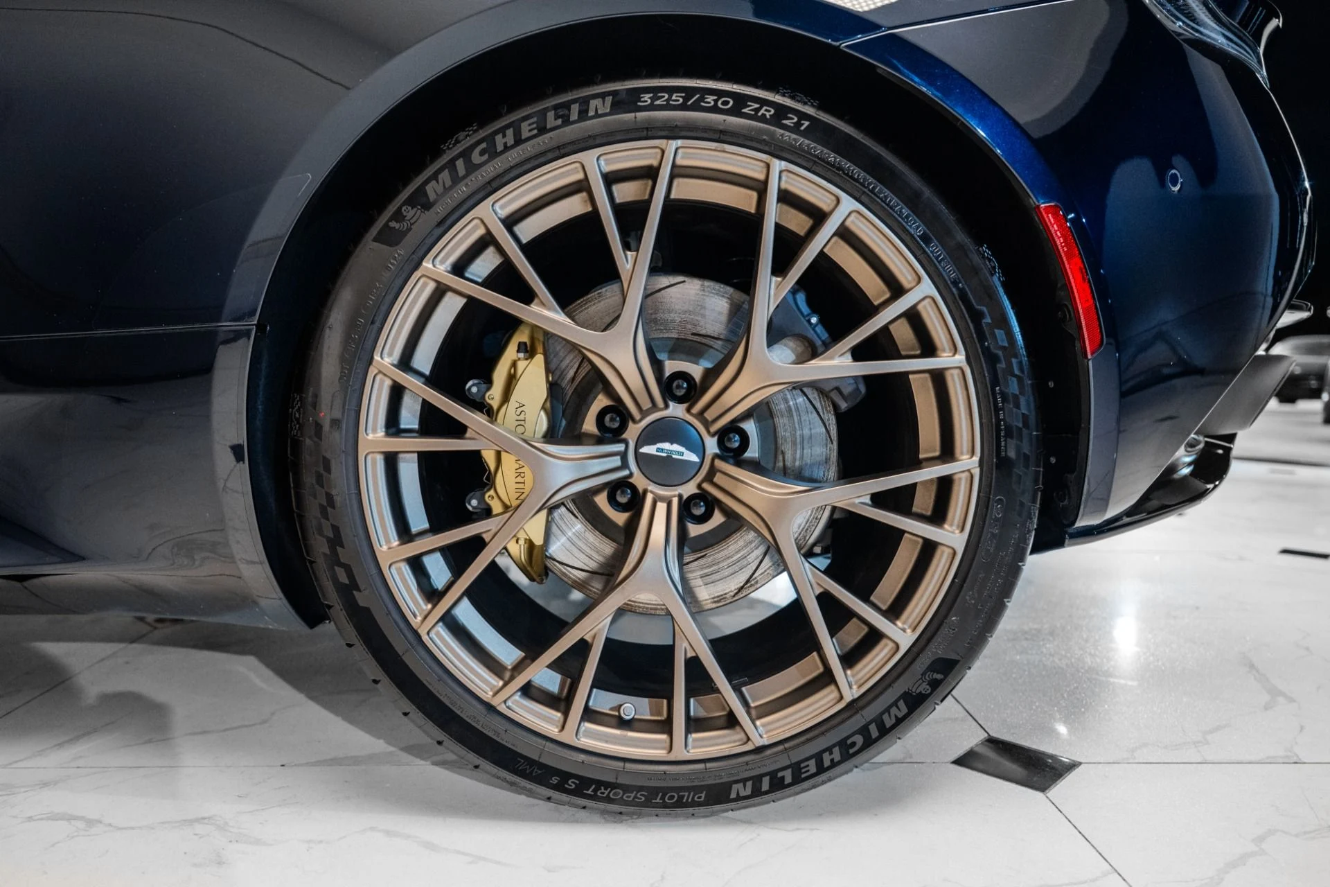 mph050_2558396788_Used_2024_Aston_Martin_DB_12_Volante_1748365358_67c813f998