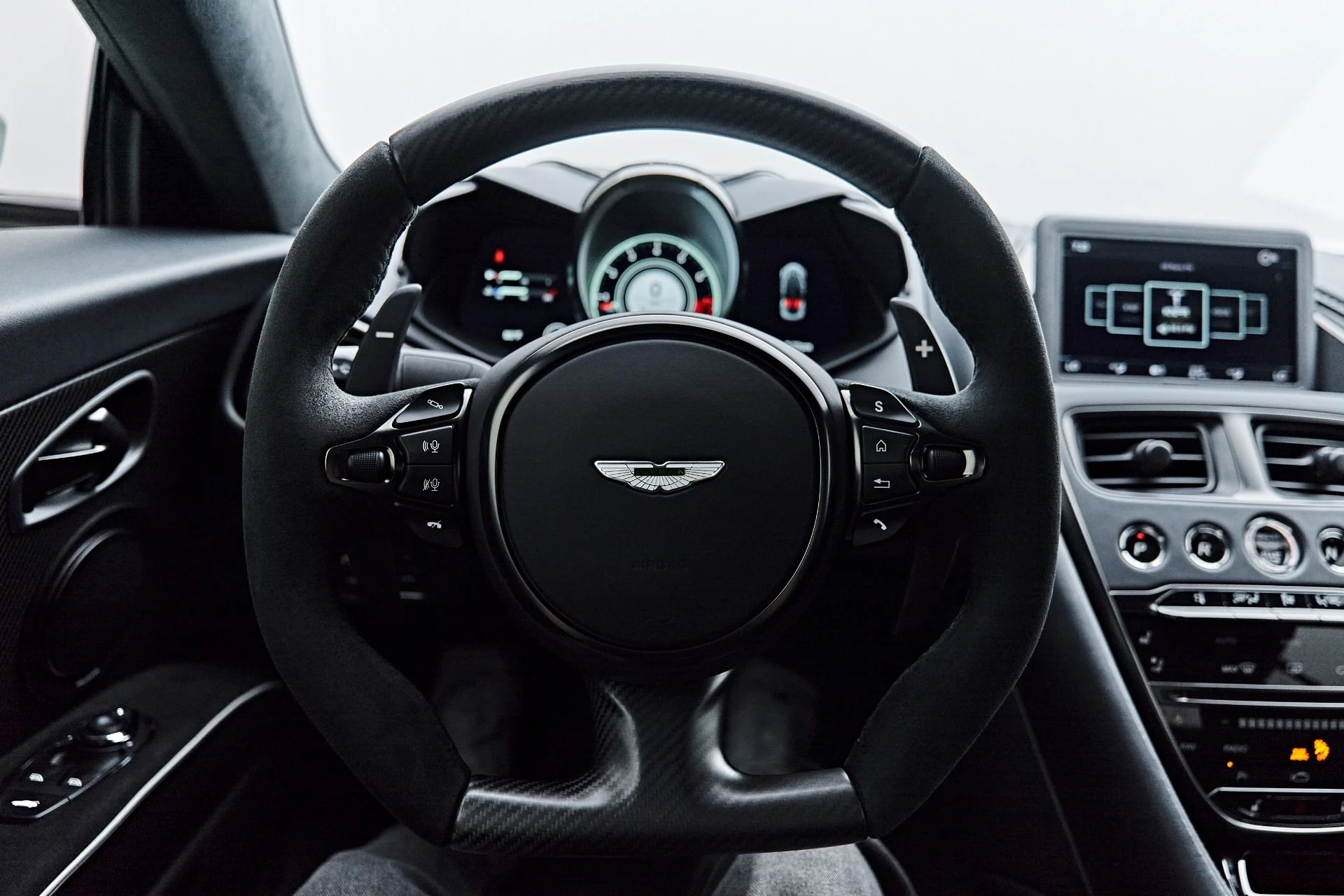 mph050_2560958878_Used_2023_Aston_Martin_DBS_1790369913_3e16b09d14