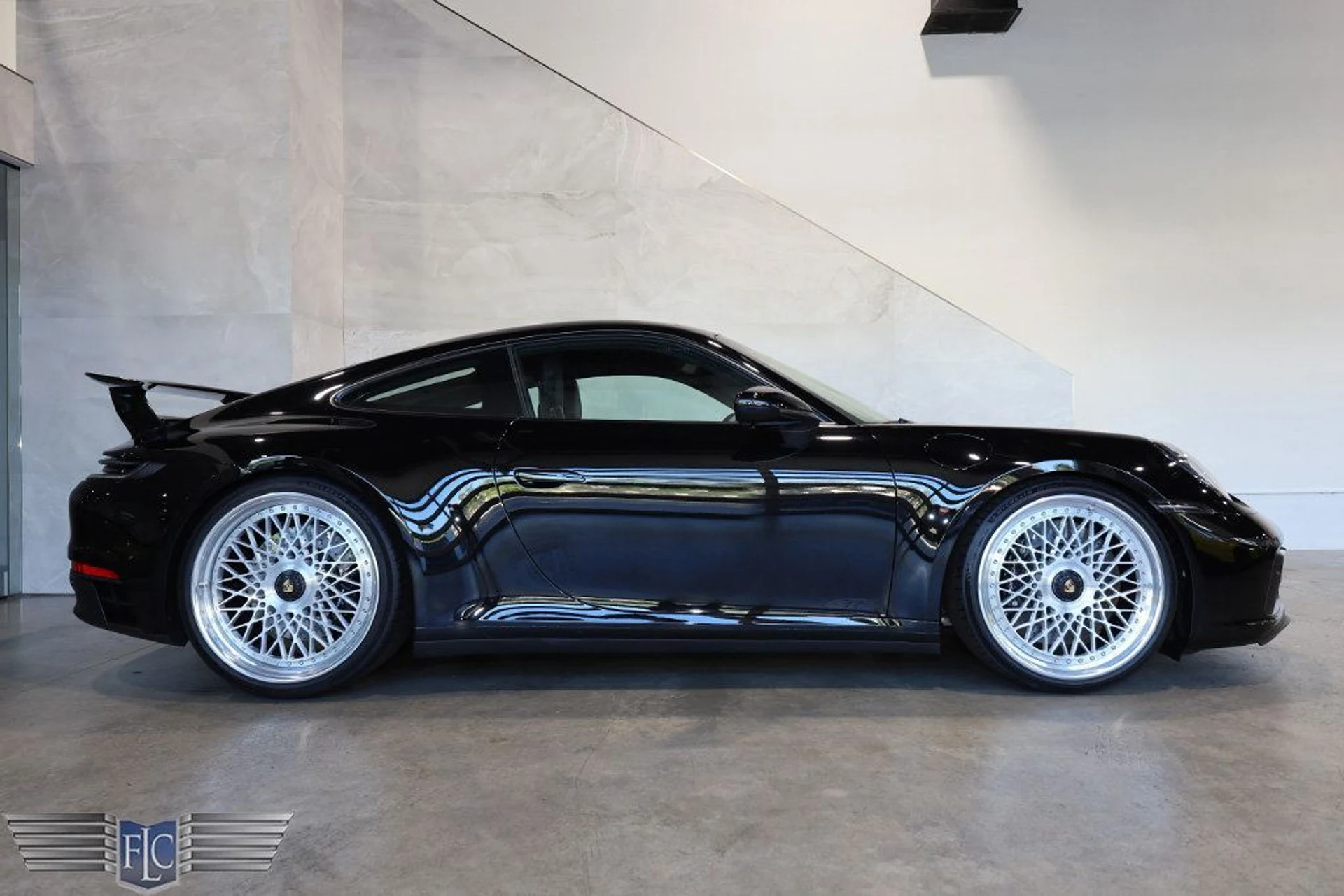 mph050_2568282378_used_2024_porsche_911_carreragtscoupemanual_9689_22931180_51_1024_a3490db77a