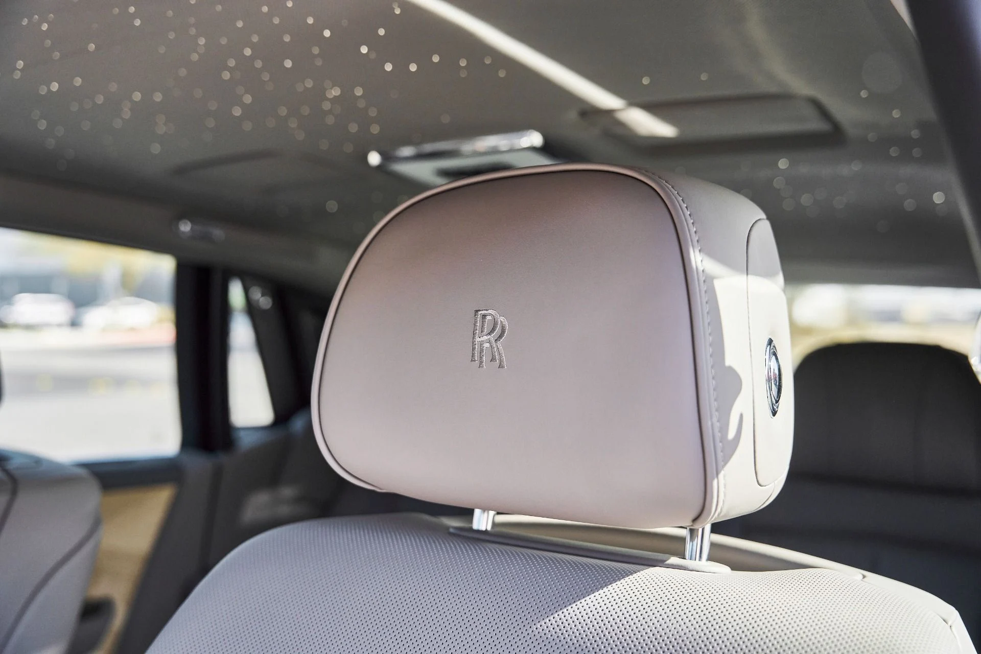 mph050_2604673816_Used_2025_Rolls_Royce_Phantom_Base_1769480960_31579db5af