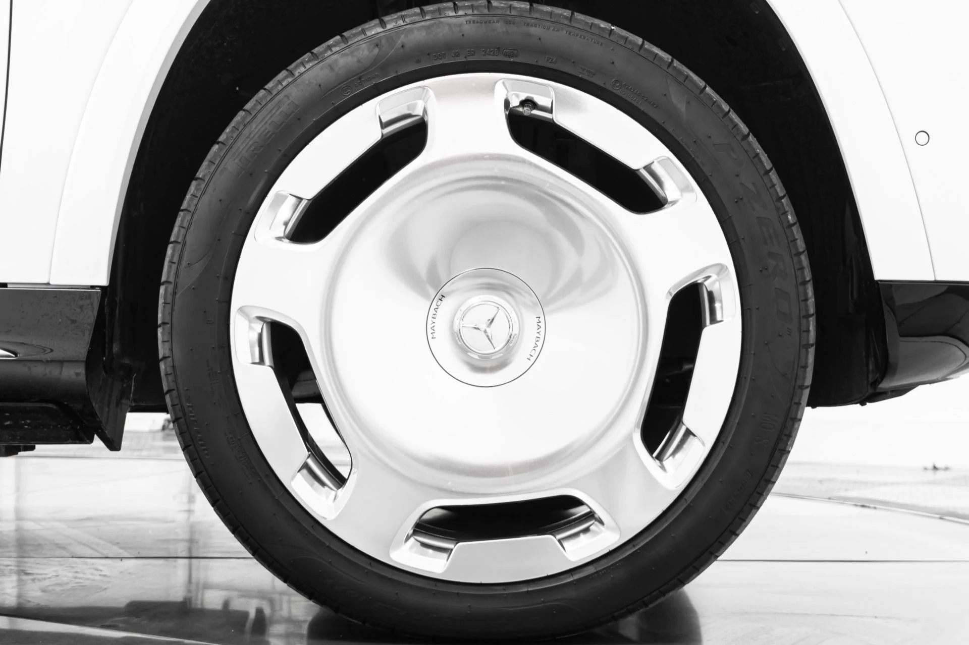 mph050_2619426526_Used_2024_Mercedes_Benz_Maybach_GLS_600_4_MATIC_4_Seat_Configuration_Rear_Seat_Entertainment_1776281488_14dea012b8