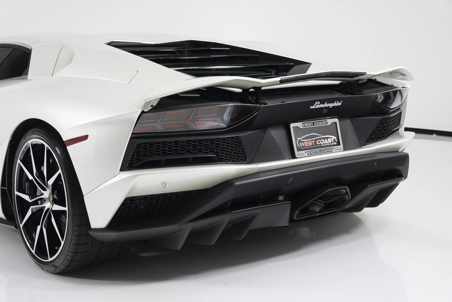 mph050_2664129142_Used_2018_Lamborghini_Aventador_LP_740_4_S_1752175812_39d5165c83