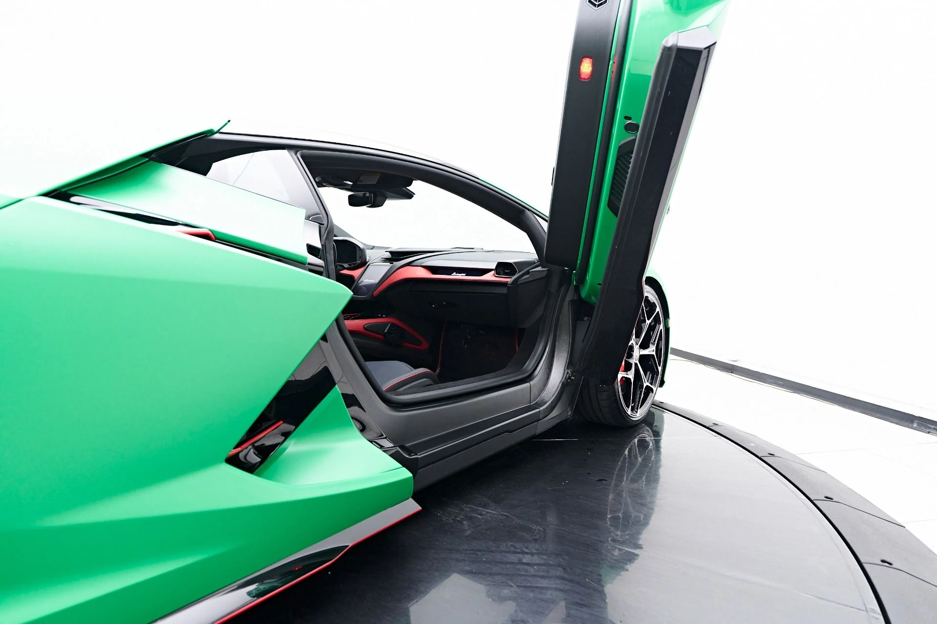 mph050_2692693350_Used_2024_Lamborghini_Revuelto_Base_1756951547_28f780c6ef