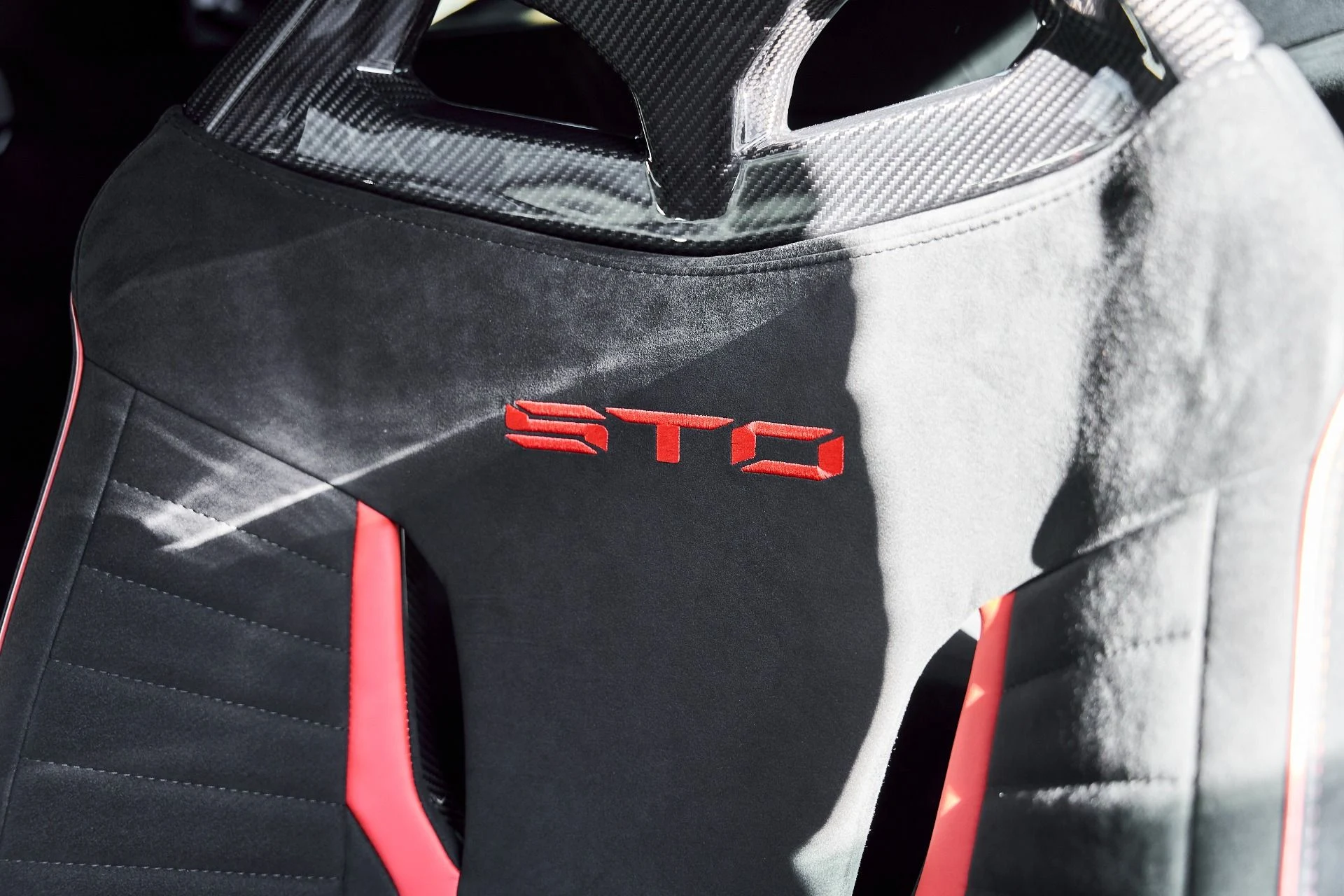 mph050_2699366804_Used_2023_Lamborghini_Huracan_STO_Base_1771381309_52be8b318f