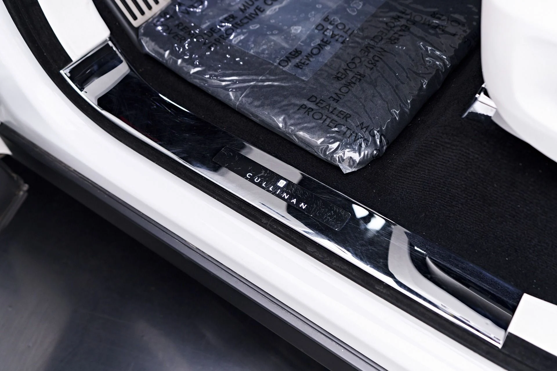 mph050_2714400634_Used_2021_Rolls_Royce_Cullinan_Base_1753128253_b8b3c15b71