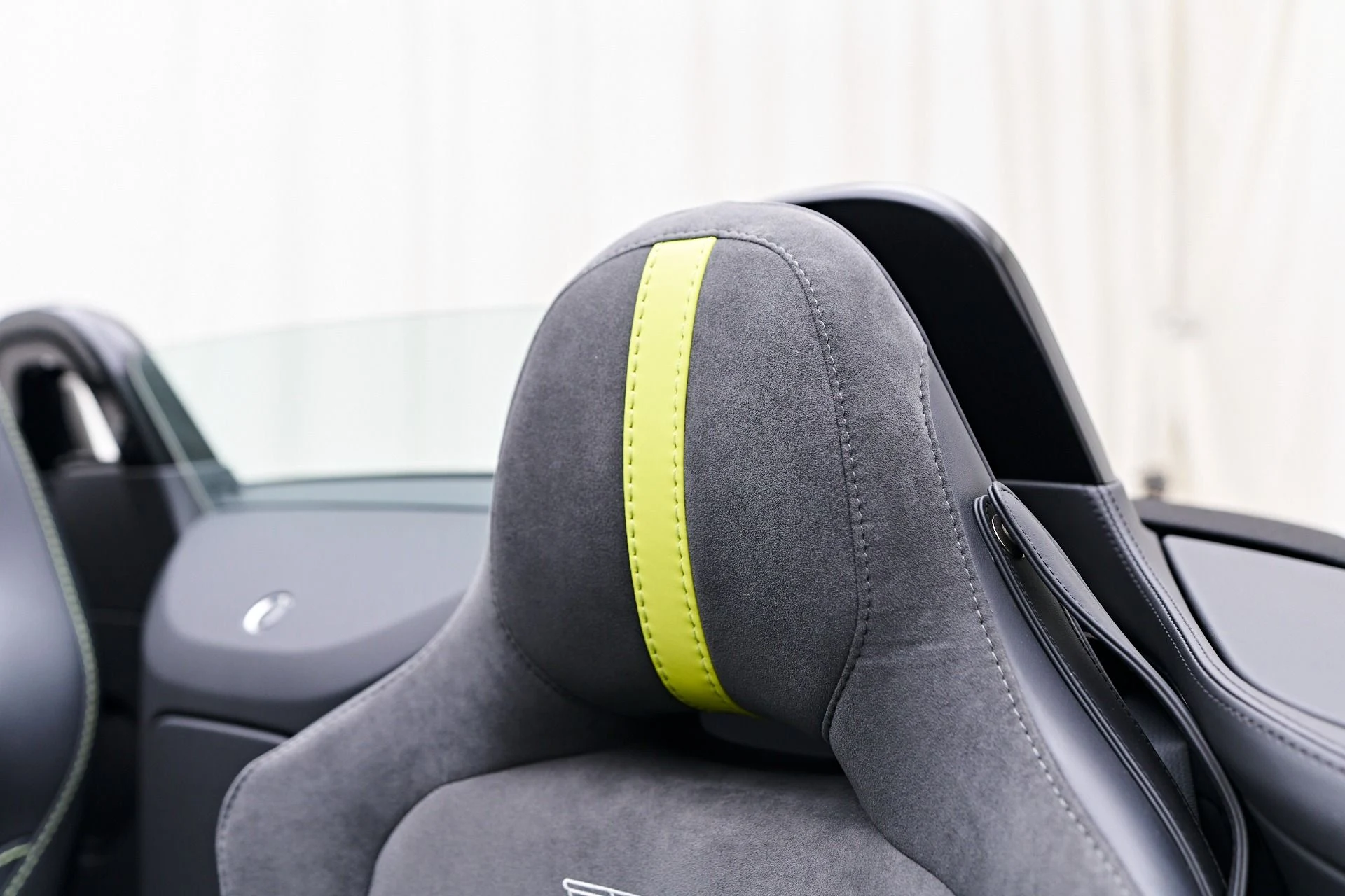 mph050_2724406575_Used_2023_Aston_Martin_Vantage_F1_Edition_1754013179_5af403a64d