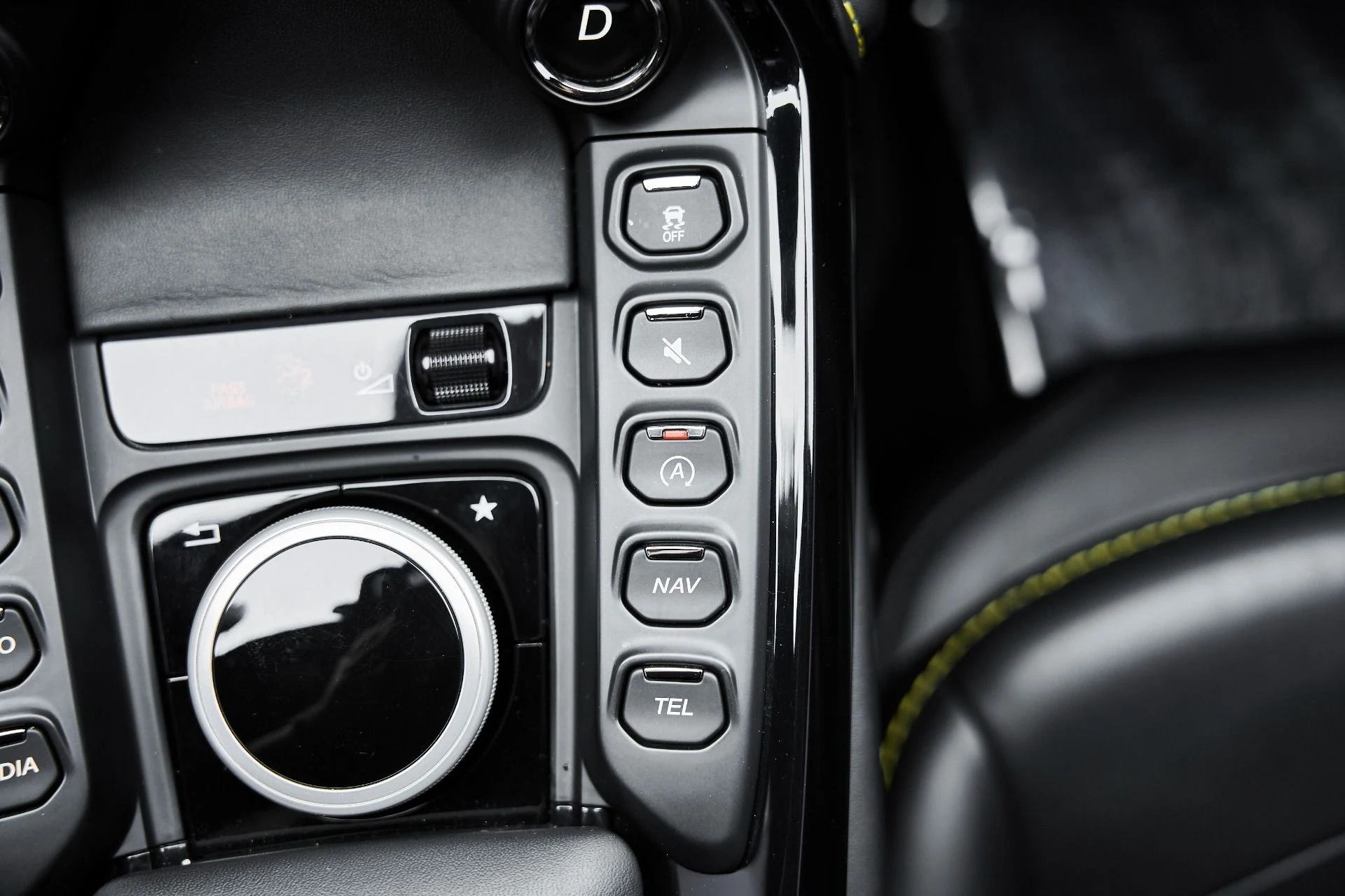 mph050_2755100118_Used_2023_Aston_Martin_Vantage_1775333375_00bd0b0616