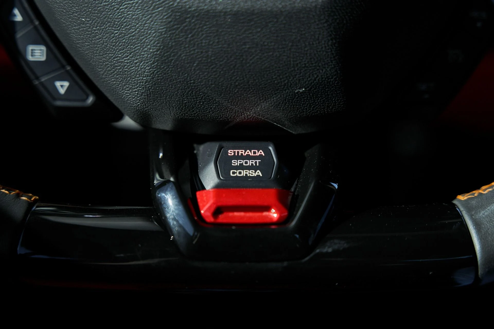 mph050_2764500474_Used_2020_Lamborghini_Huracan_EVO_Base_1766024381_314315006c