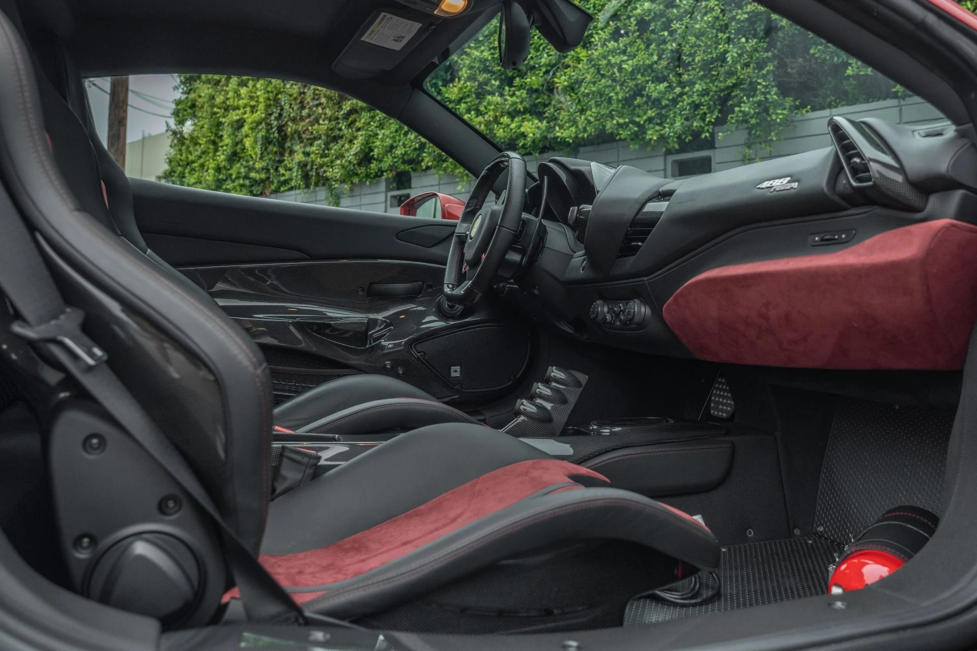 mph050_2790877510_Used_2019_Ferrari_488_Pista_1759877636_3c5b8fc312