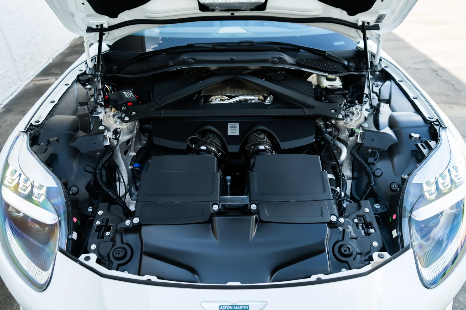 mph050_2795459433_Used_2025_Aston_Martin_DB_12_Volante_1785883945_845d697567