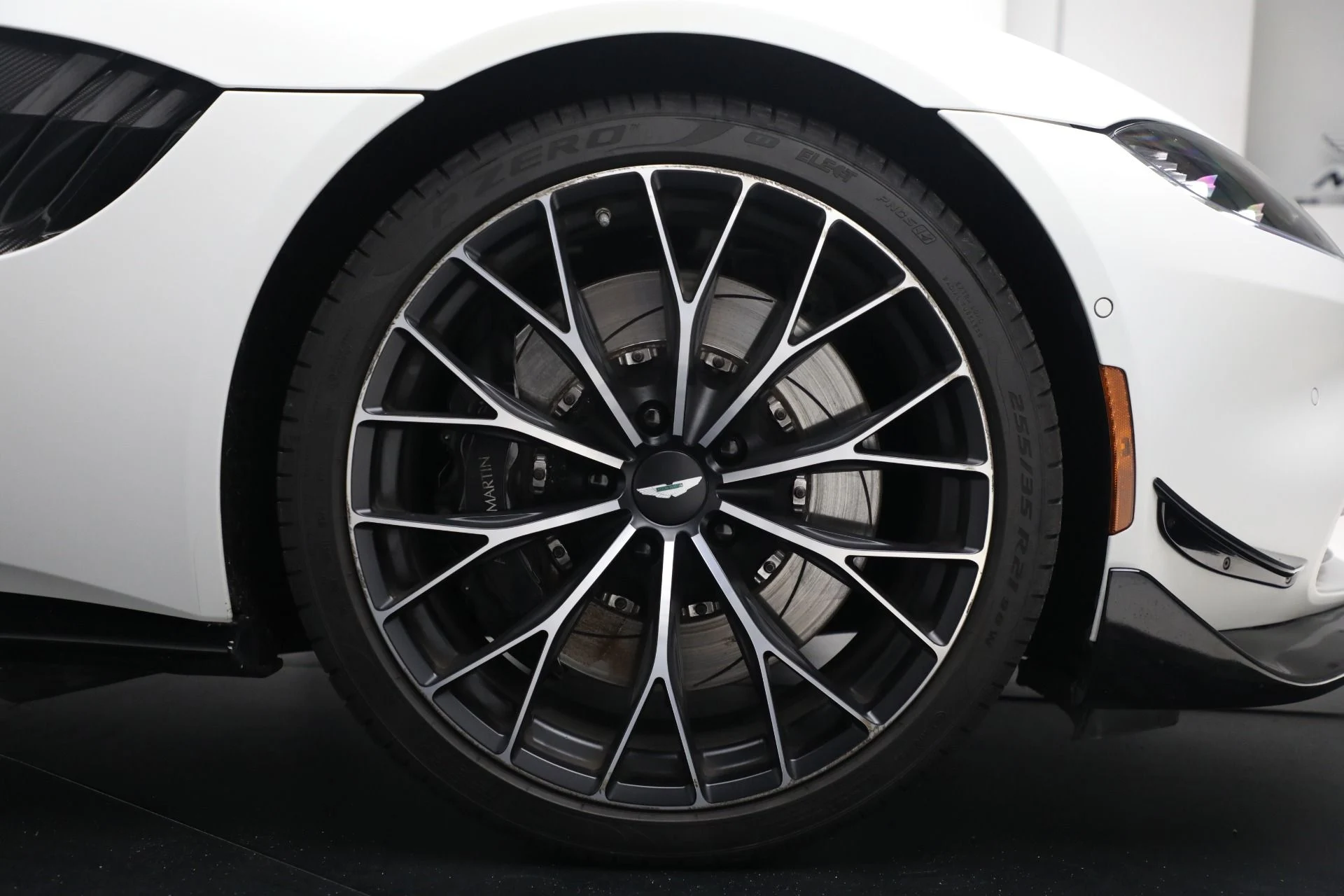mph050_2803209336_Used_2022_Aston_Martin_Vantage_F1_Edition_618bb9b59e