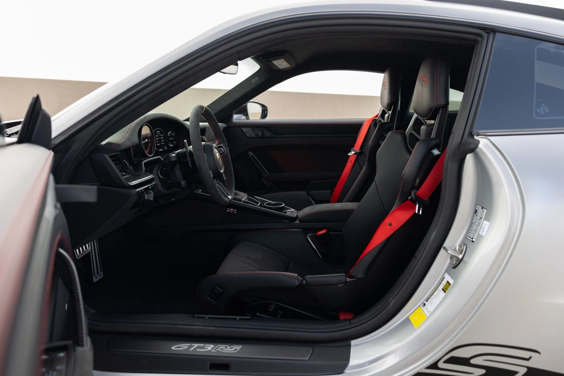 mph050_2850887423_Used_2025_Porsche_911_GT_3_RS_1785867734_25fbfcf840