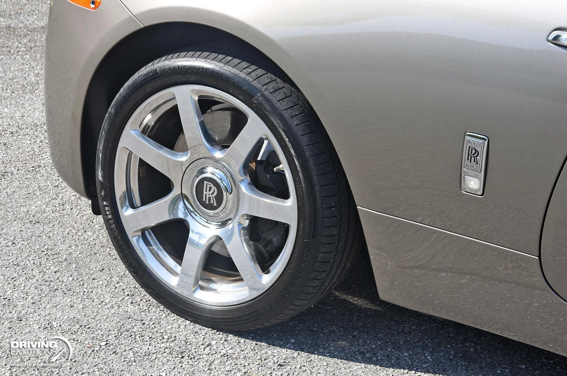 mph050_2867769758_883_p51_l_be13221b34