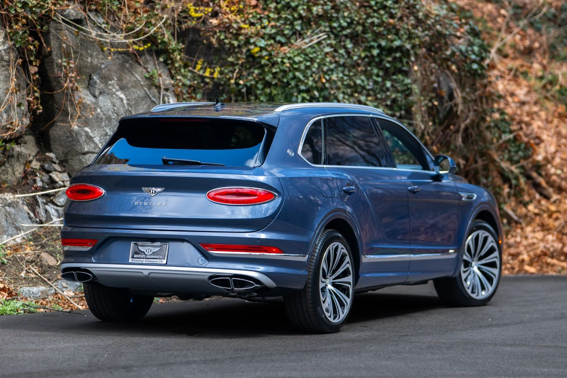 mph050_2872811165_Used_2025_Bentley_Bentayga_EWB_Azure_V8_1761149481_bdd7b21c94