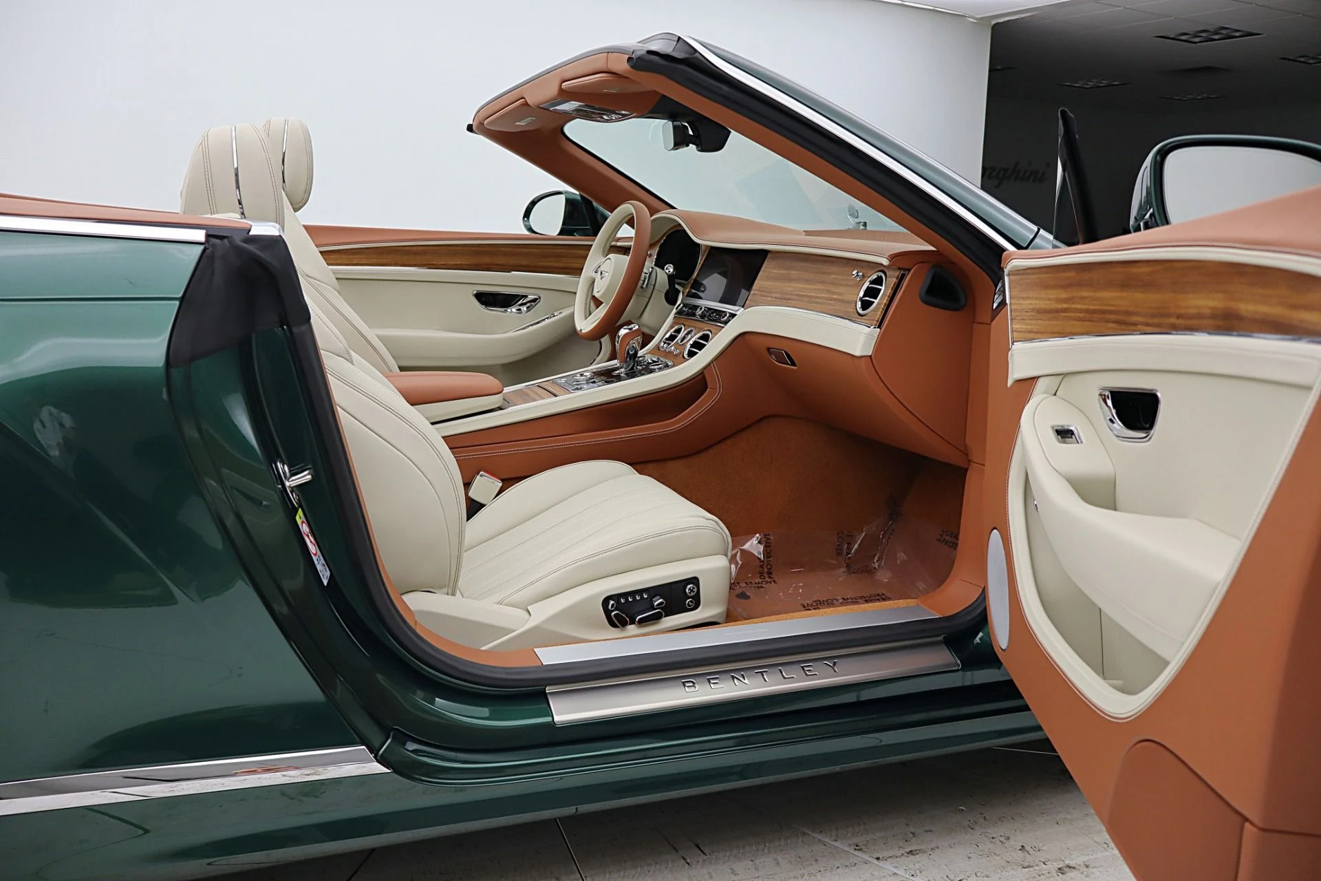 mph050_2875074264_New_2026_Bentley_Continental_GTC_1e9842a4f4