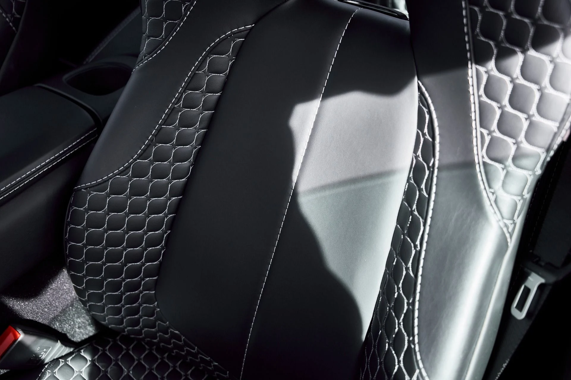 mph050_2899956589_Used_2014_Aston_Martin_Vanquish_V12_1773193821_7368bc4a5d