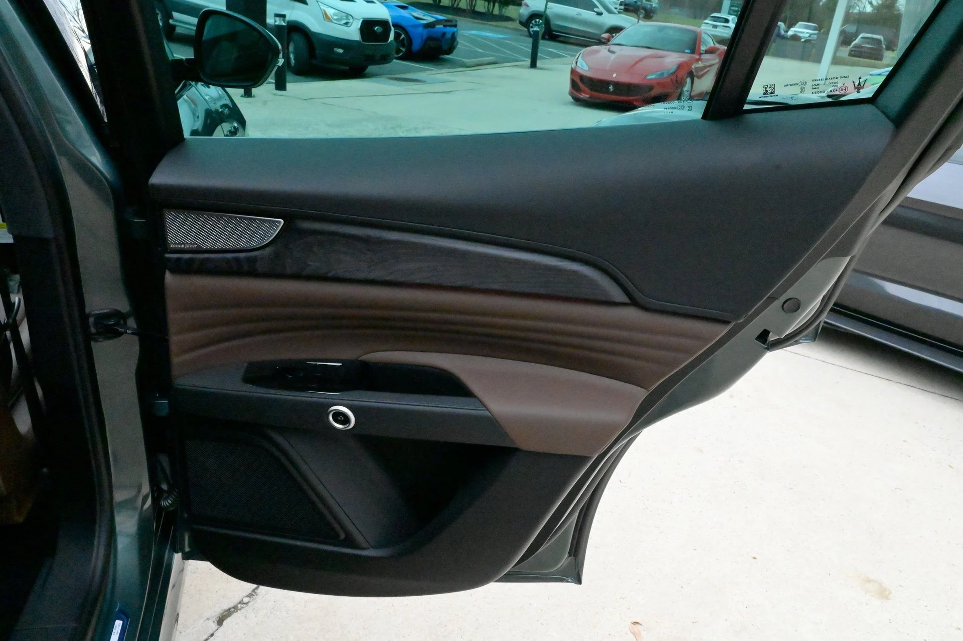 mph050_2900618615_4b9b762d72044ae29f42f83e79ff6fa4_c2a6245fb4