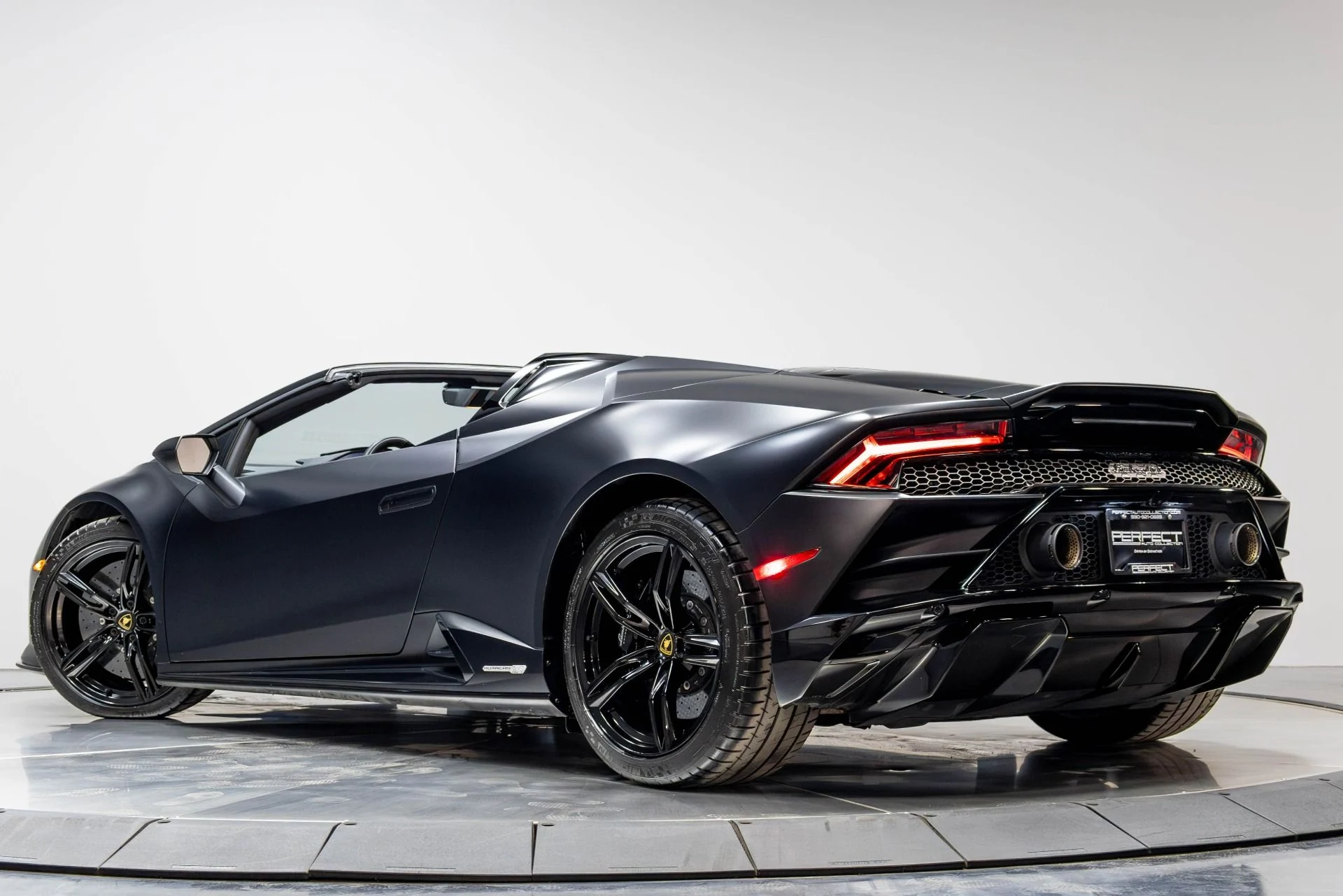 mph050_2906116127_Used_2021_Lamborghini_Huracan_EVO_EVO_Spyder_1780949143_f195b64371