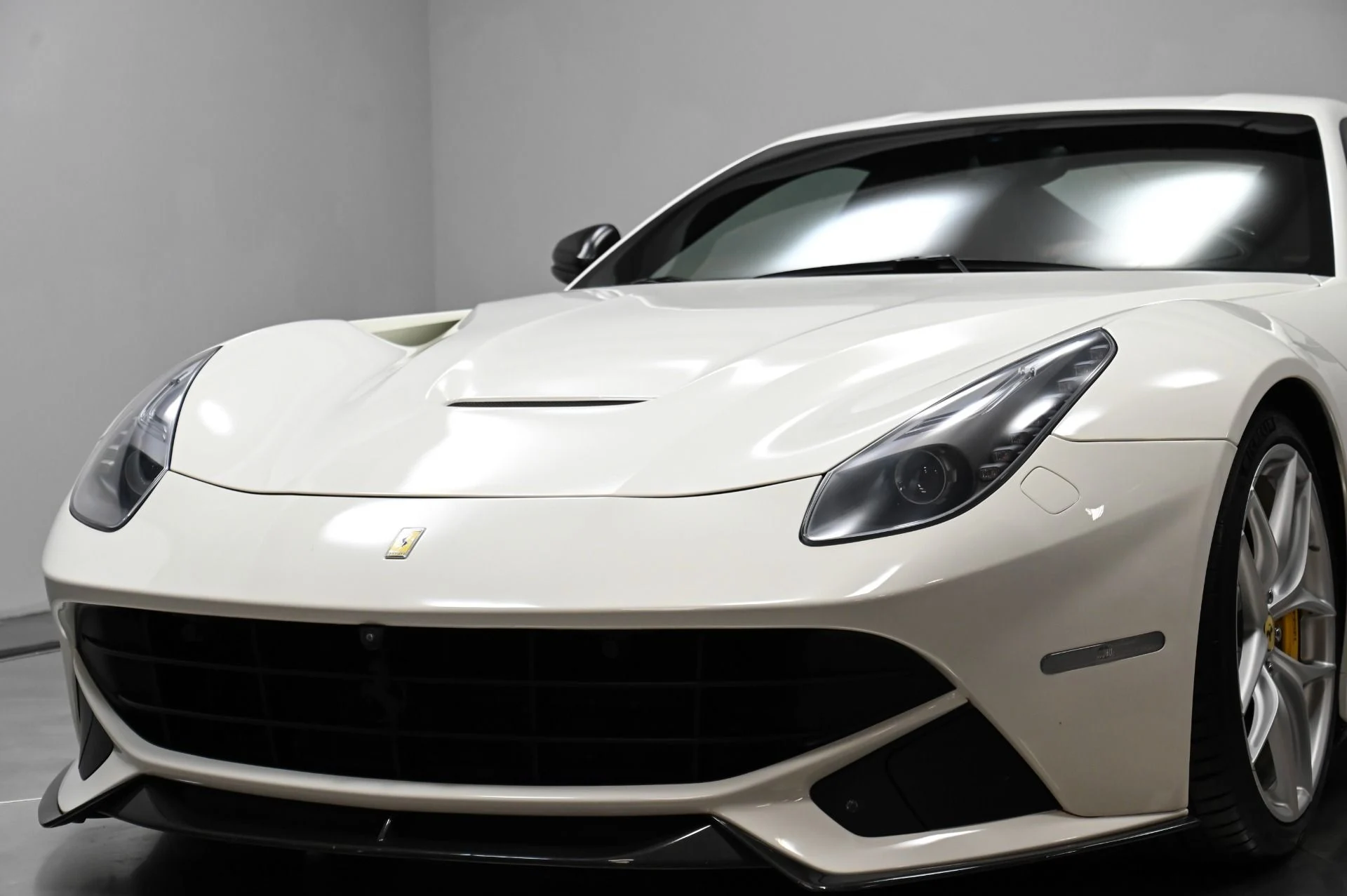 mph050_2906422002_Used_2015_Ferrari_F12_Berlinetta_1770858306_ce85cae729