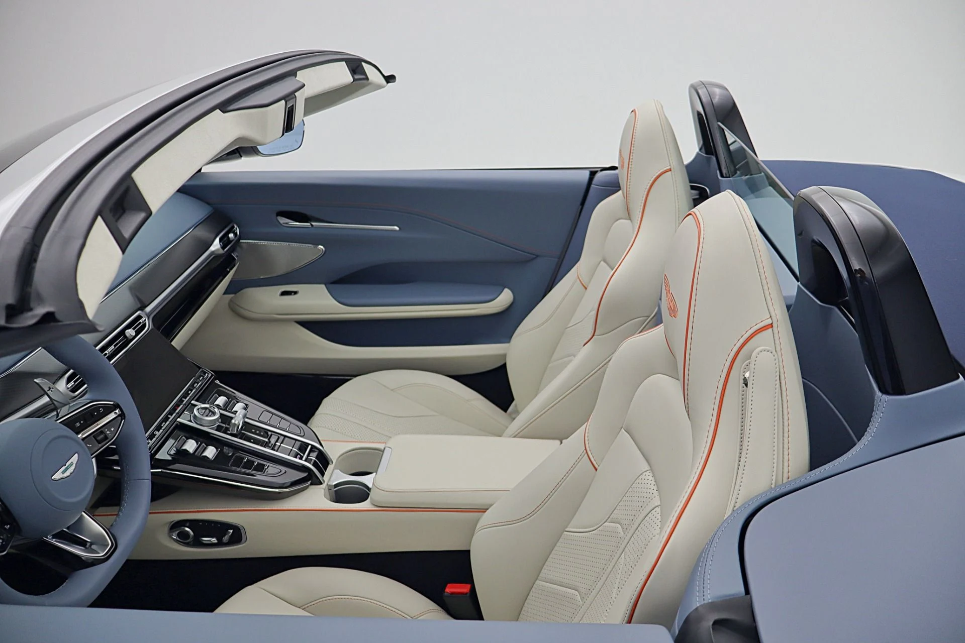 mph050_2913261028_New_2026_Aston_Martin_Vantage_Roadster_e12f76d5aa