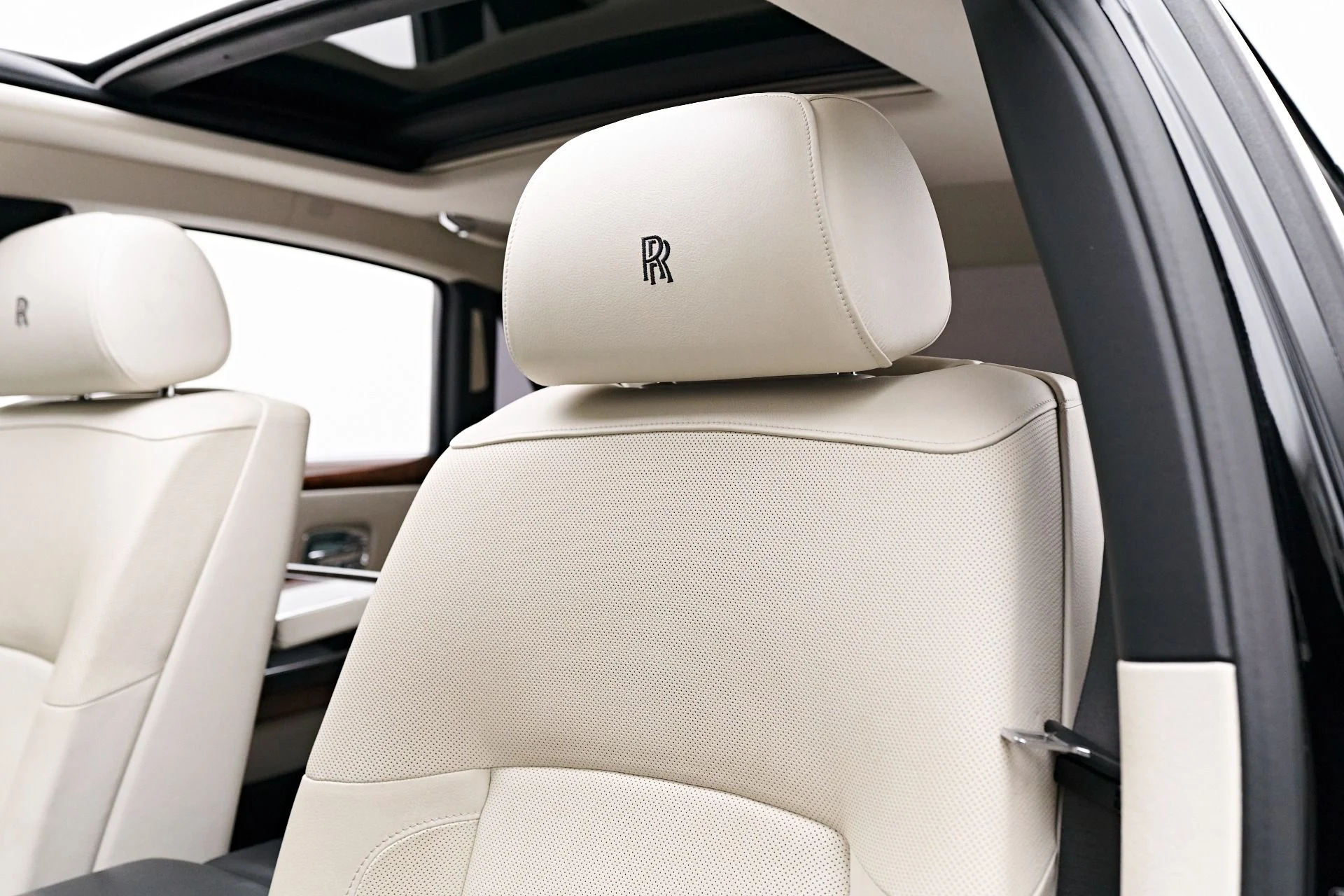 mph050_294833872_Used_2012_Rolls_Royce_Ghost_Base_1690494640_b709b27719