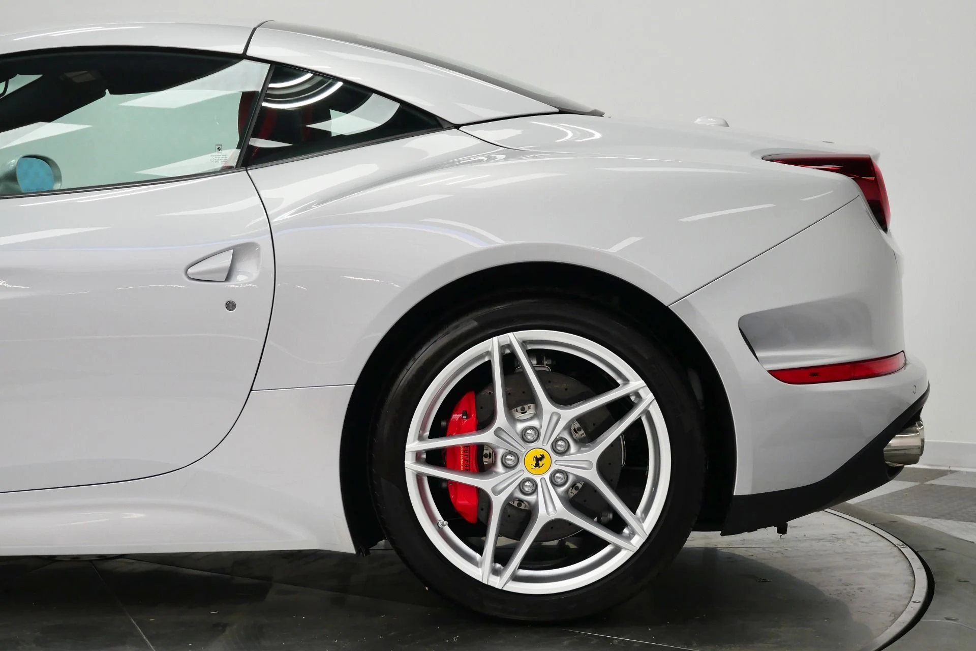 mph050_2967327400_Used_2017_Ferrari_California_T_Extremely_Low_Miles_Ventilated_Seats_Beautiful_1776887153_536a587642