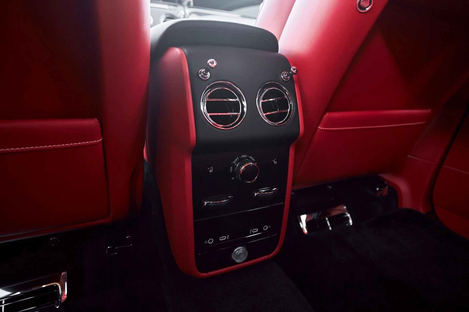 mph050_2967465621_Used_2025_Rolls_Royce_Cullinan_Black_Badge_1763084615_a66ebcd314