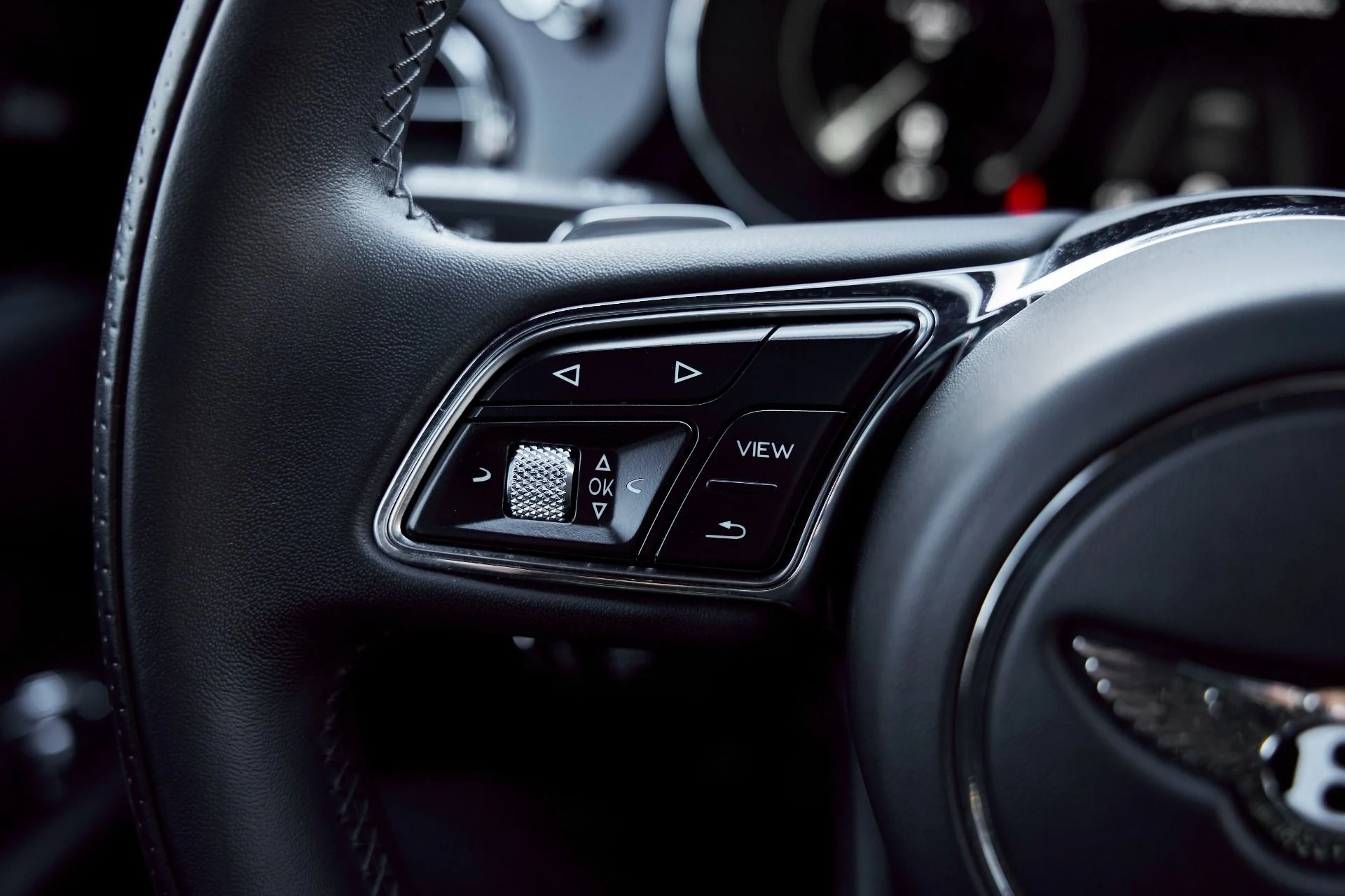 mph050_2990417867_Used_2022_Bentley_Bentayga_V8_1768246173_8dee5e3cb3