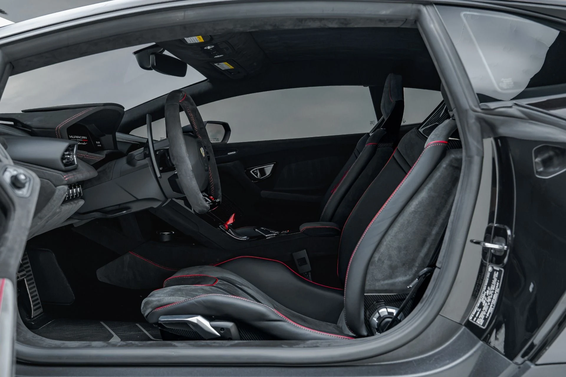 mph050_2999456604_Used_2024_Lamborghini_Huracan_Sterrato_1792021015_9d9fa1318d