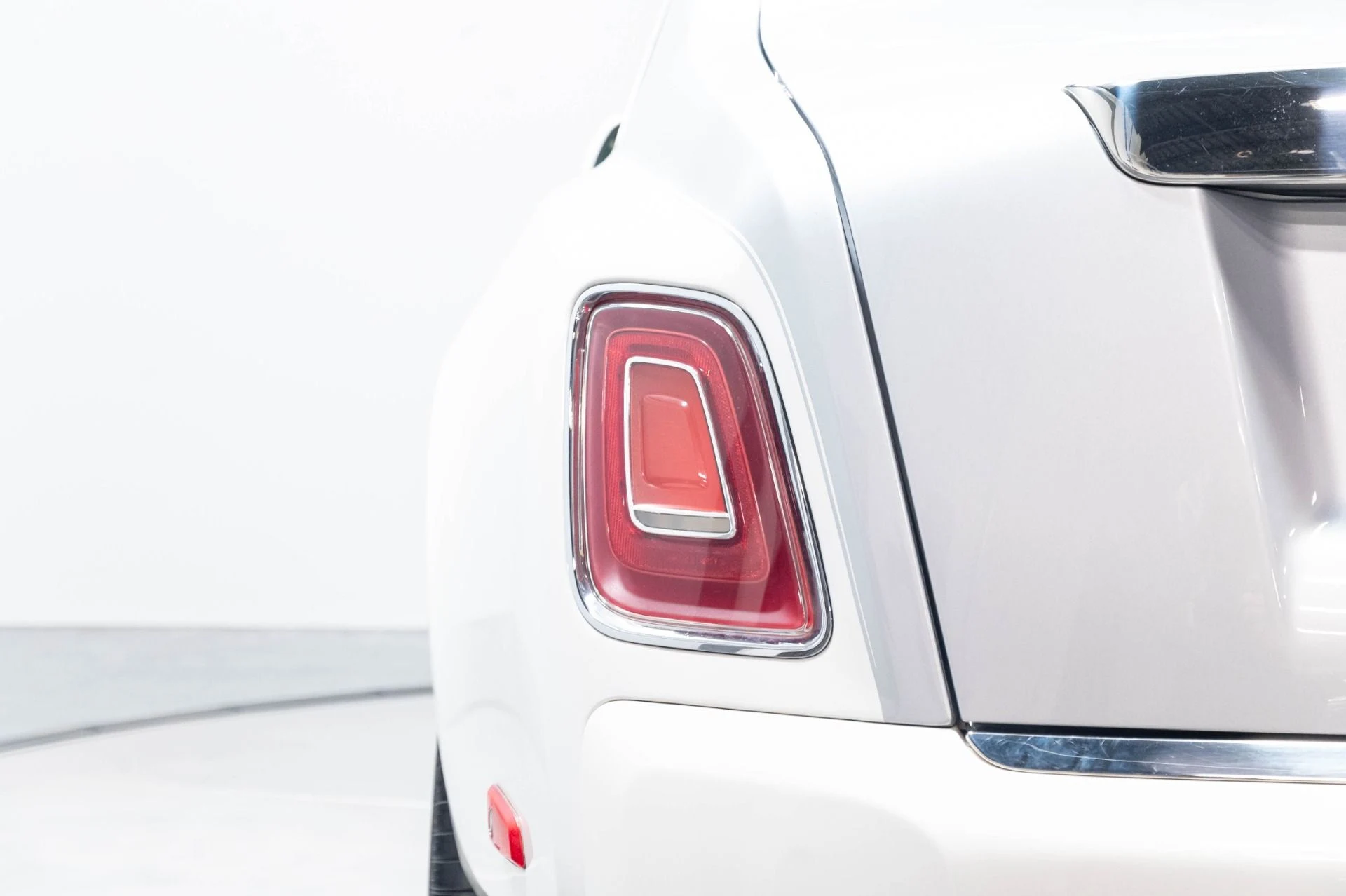 mph050_3043137257_Used_2019_Rolls_Royce_Phantom_1784063951_dfa6cec98c