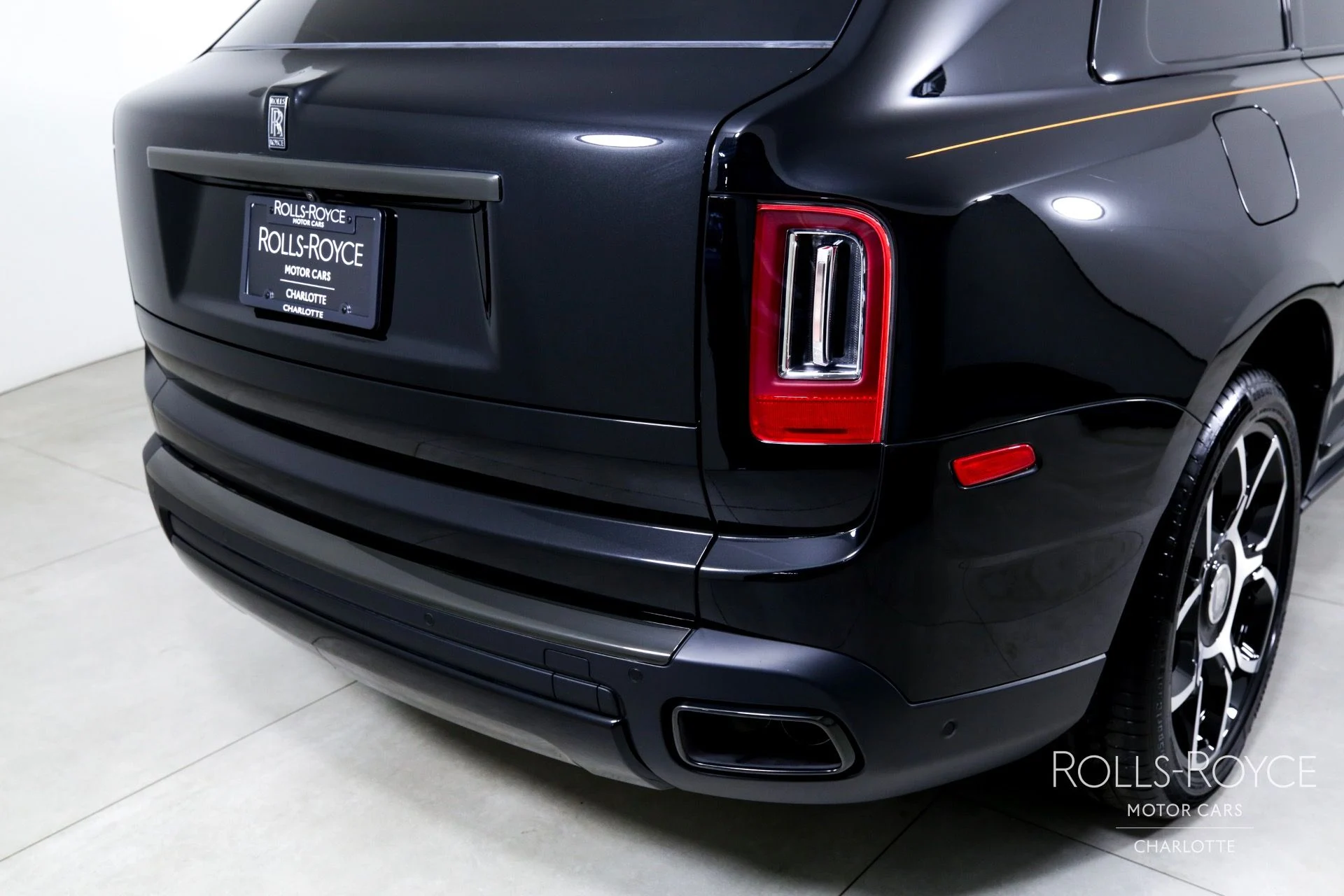 mph050_3046094041_Used_2024_Rolls_Royce_Black_Badge_Cullinan_1746460857_ab6093573a