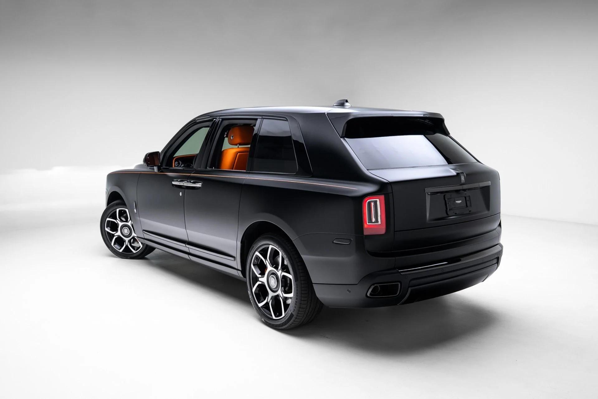 mph050_3056170834_Used_2023_Rolls_Royce_Black_Badge_Cullinan_1775515509_a9a34aa5ee