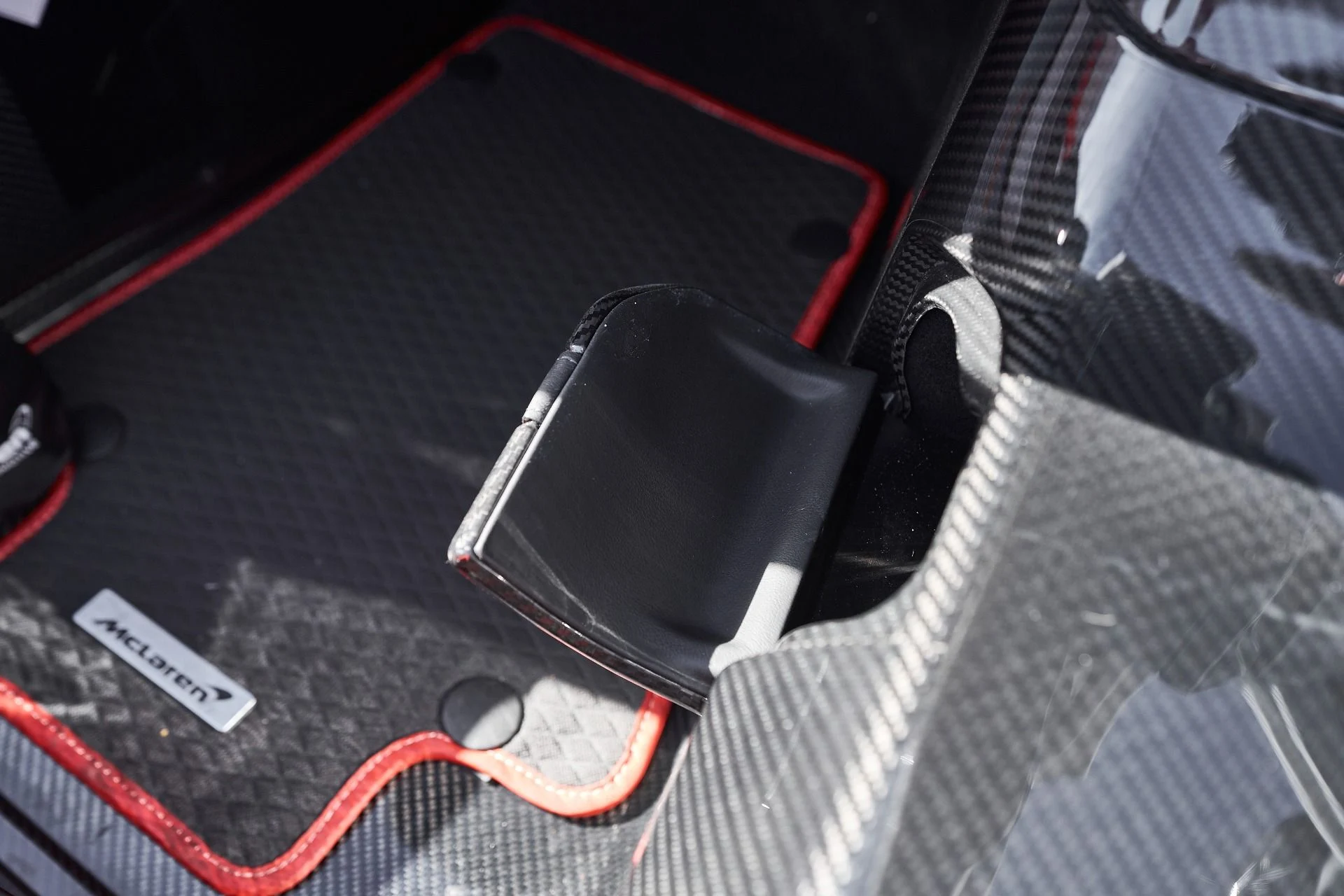 mph050_3072651084_Used_2021_Mc_Laren_Elva_1762815344_703e61c43f