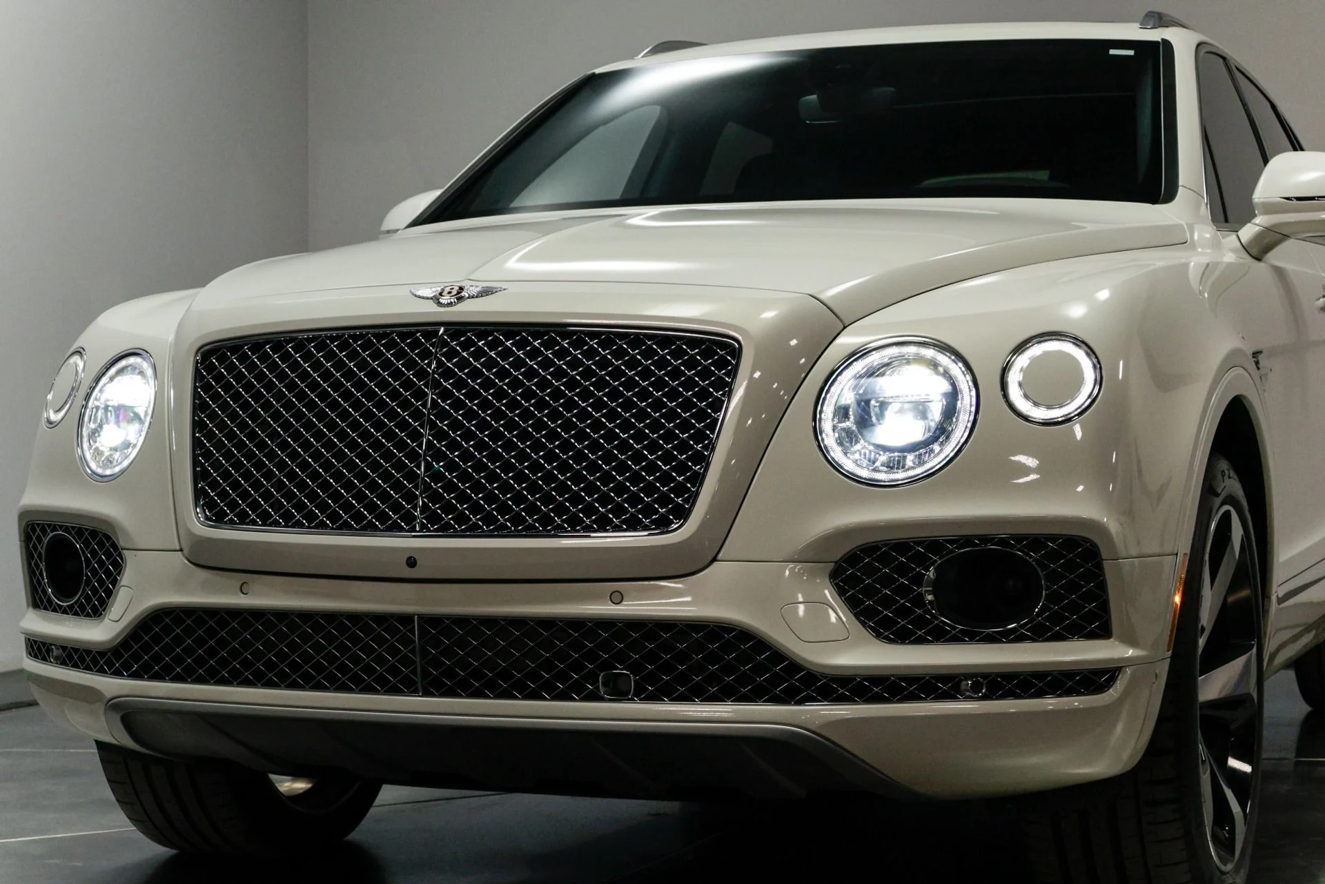 mph050_3100443771_Used_2020_Bentley_Bentayga_V8_1760480790_015df3c848