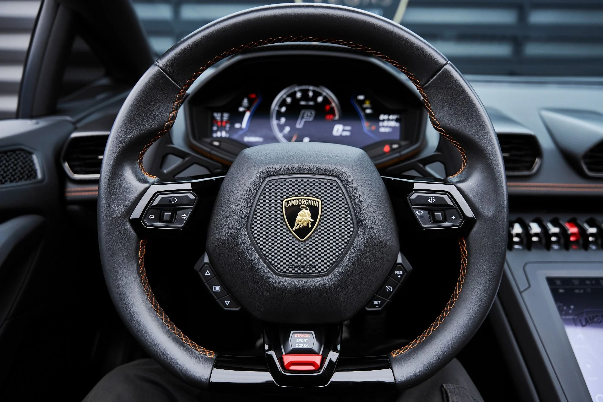 mph050_3105013555_Used_2023_Lamborghini_Huracan_EVO_Base_1775006708_01020fca6a