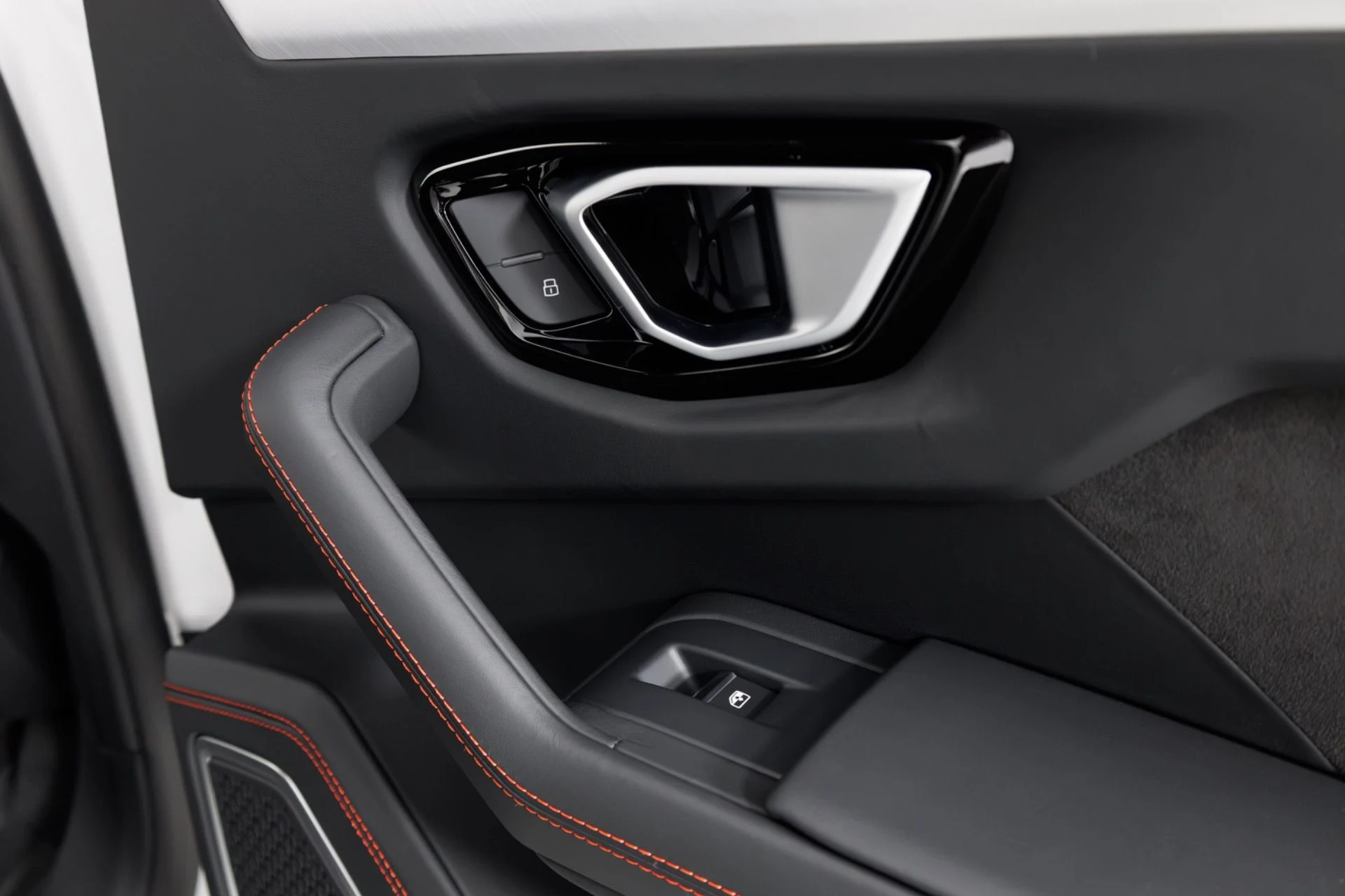 mph050_3105934435_Used_2024_Lamborghini_Urus_S_1788297644_4953b73160