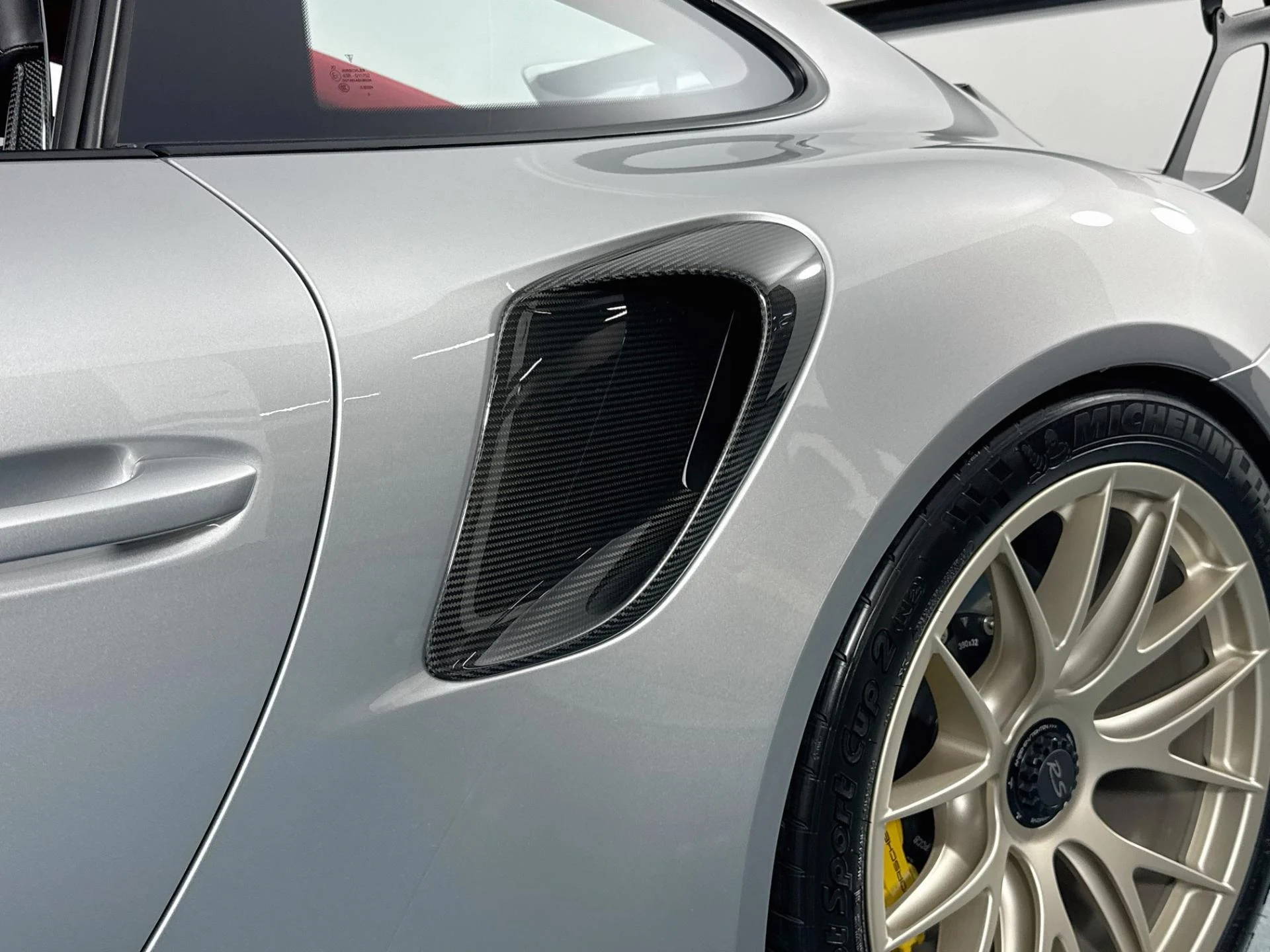 mph050_3113721369_Used_2018_Porsche_911_GT_2_RS_1785871798_1a90f8a470