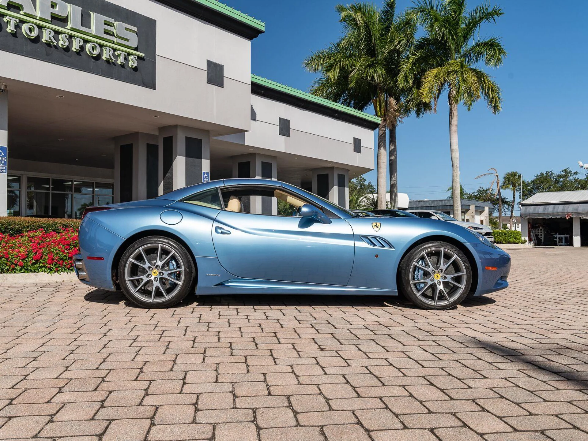 mph050_3114972783_Used_2010_Ferrari_California_1793131326_20010711fa
