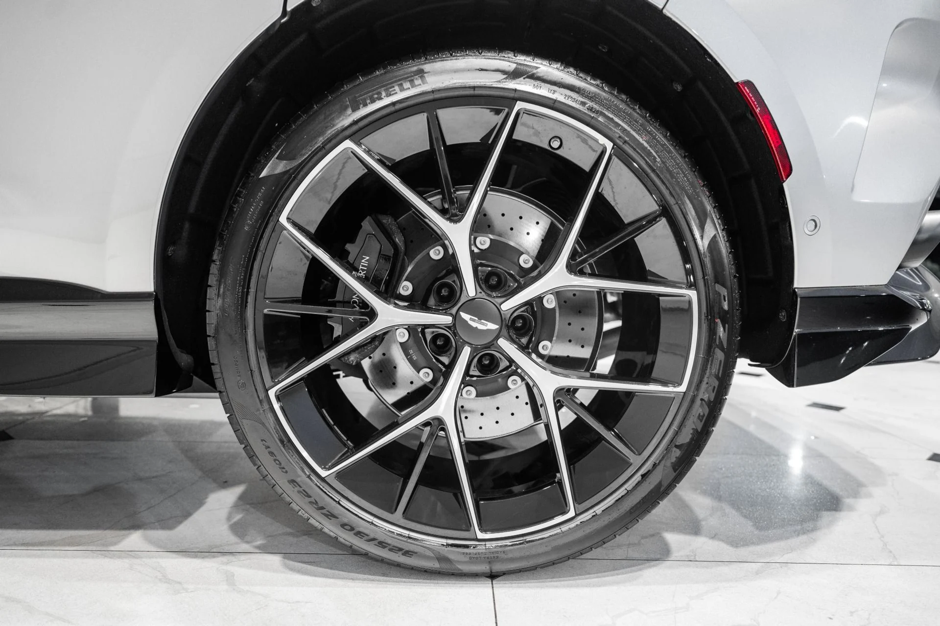 mph050_3124675445_New_2026_Aston_Martin_DBX_707_1786372165_b4a4a49f3d