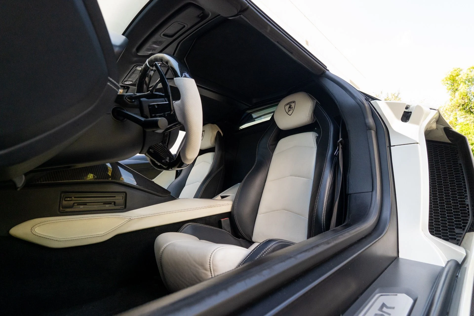 mph050_3127983852_Used_2015_Lamborghini_Aventador_LP_700_4_1755636746_7d6977c128