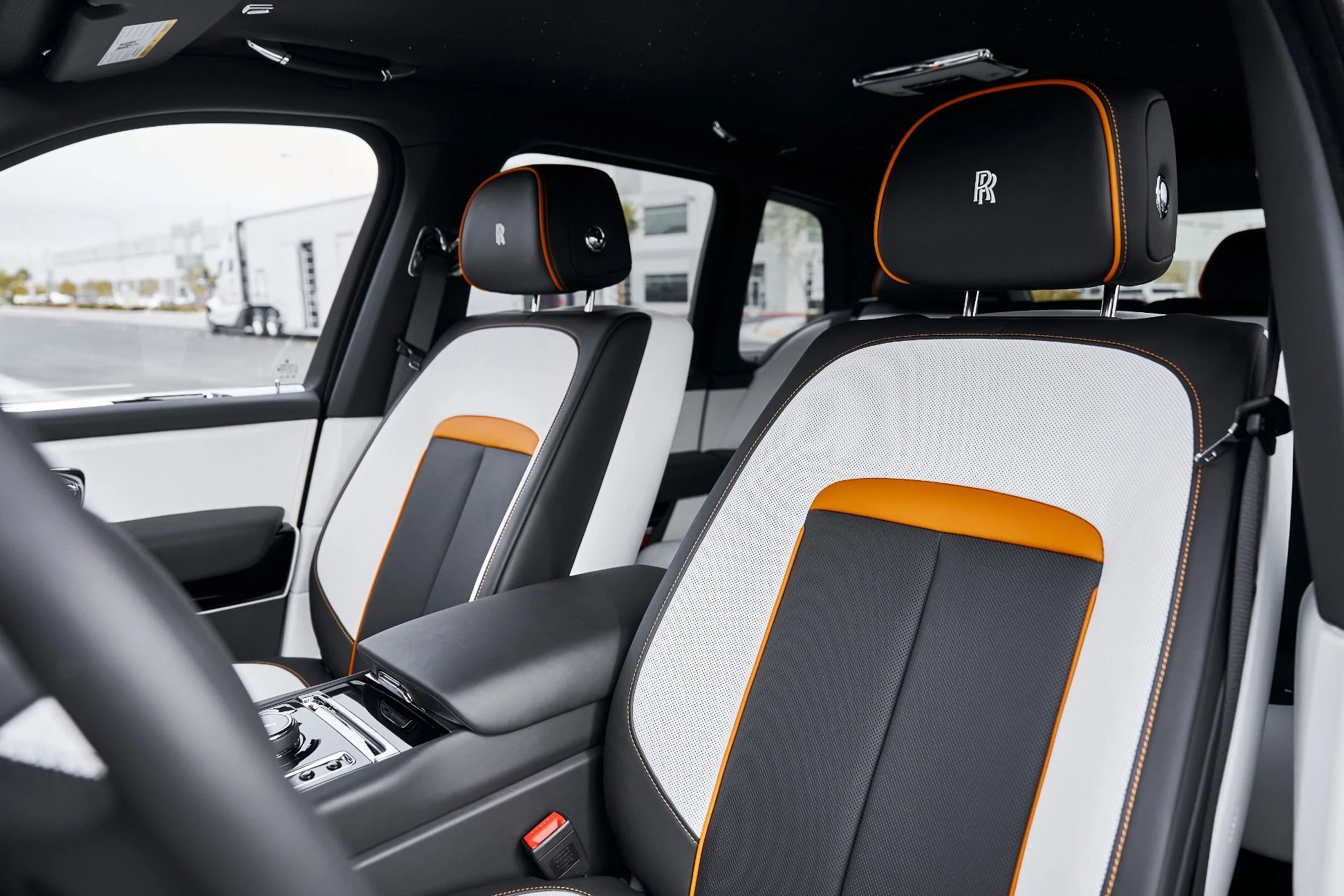 mph050_3131113848_Used_2026_Rolls_Royce_Cullinan_Base_1769135836_e06a1cf522